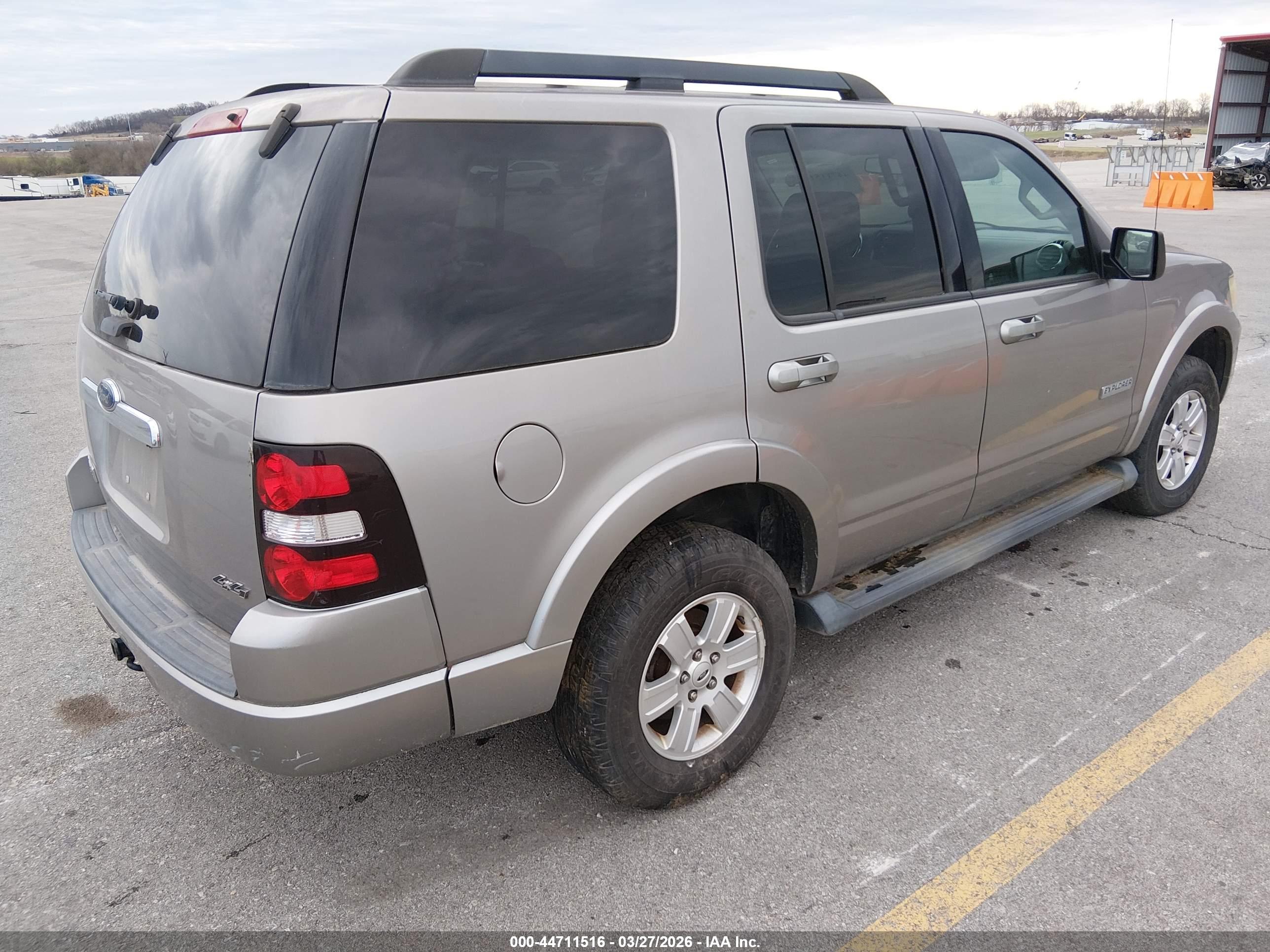 FORD EXPLORER image 4