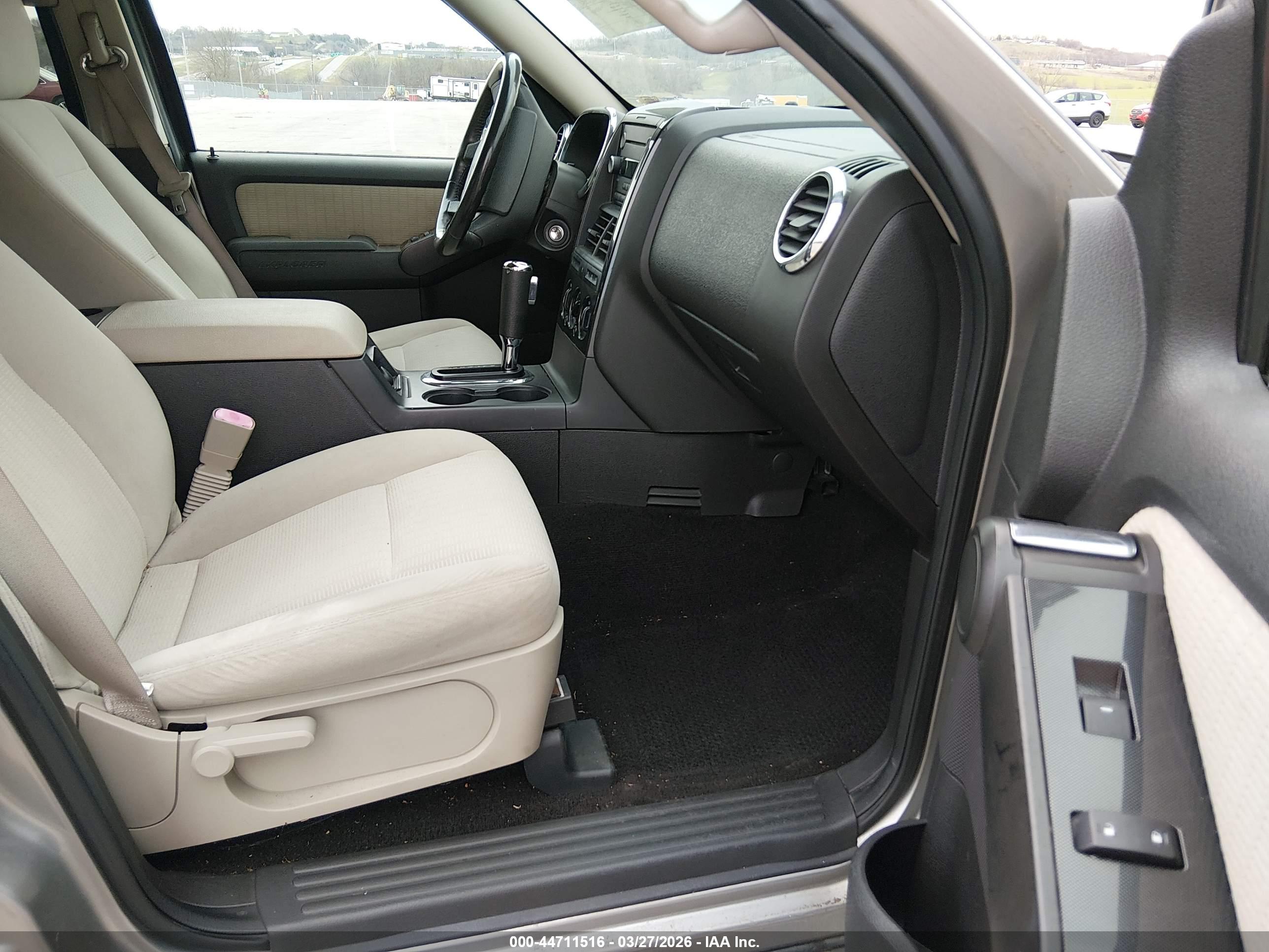 FORD EXPLORER image 5