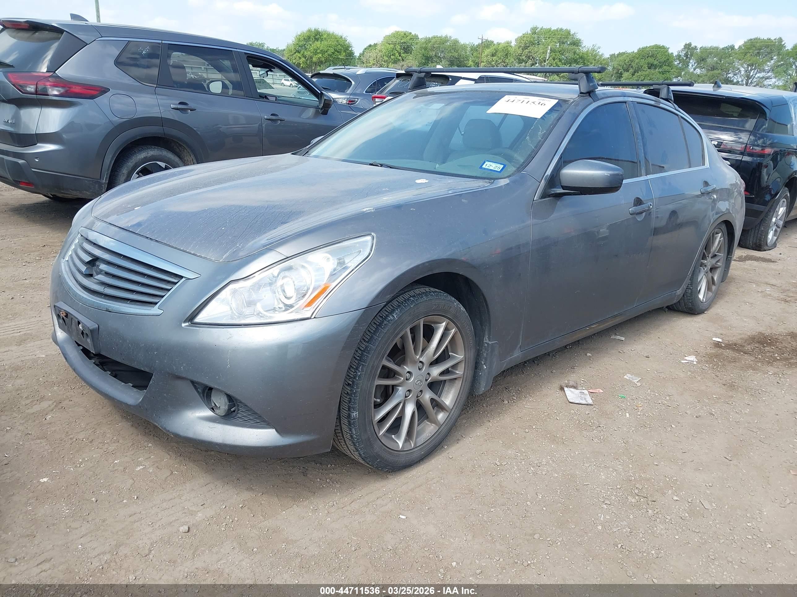 INFINITI G37 image 2