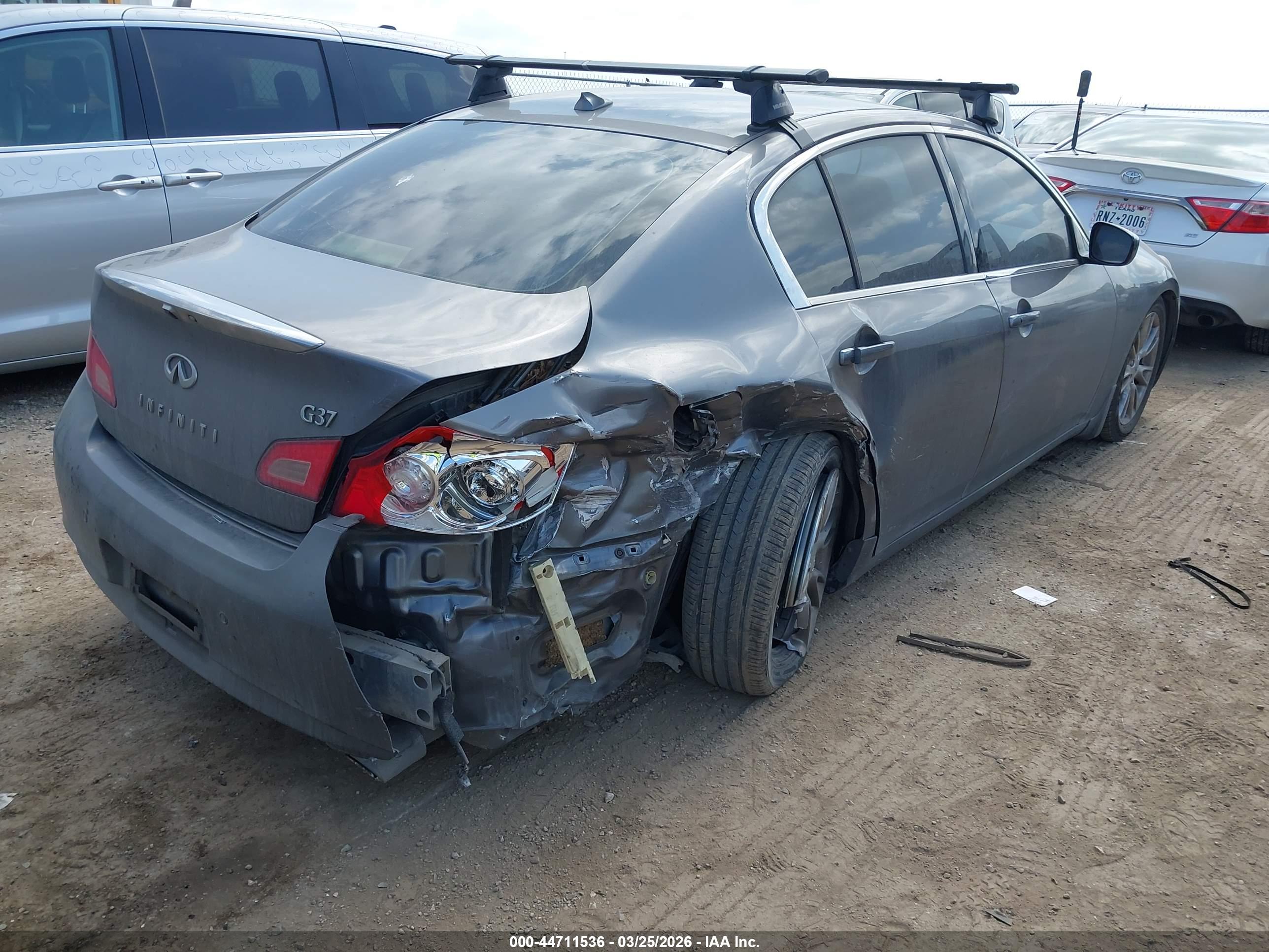 INFINITI G37 image 4