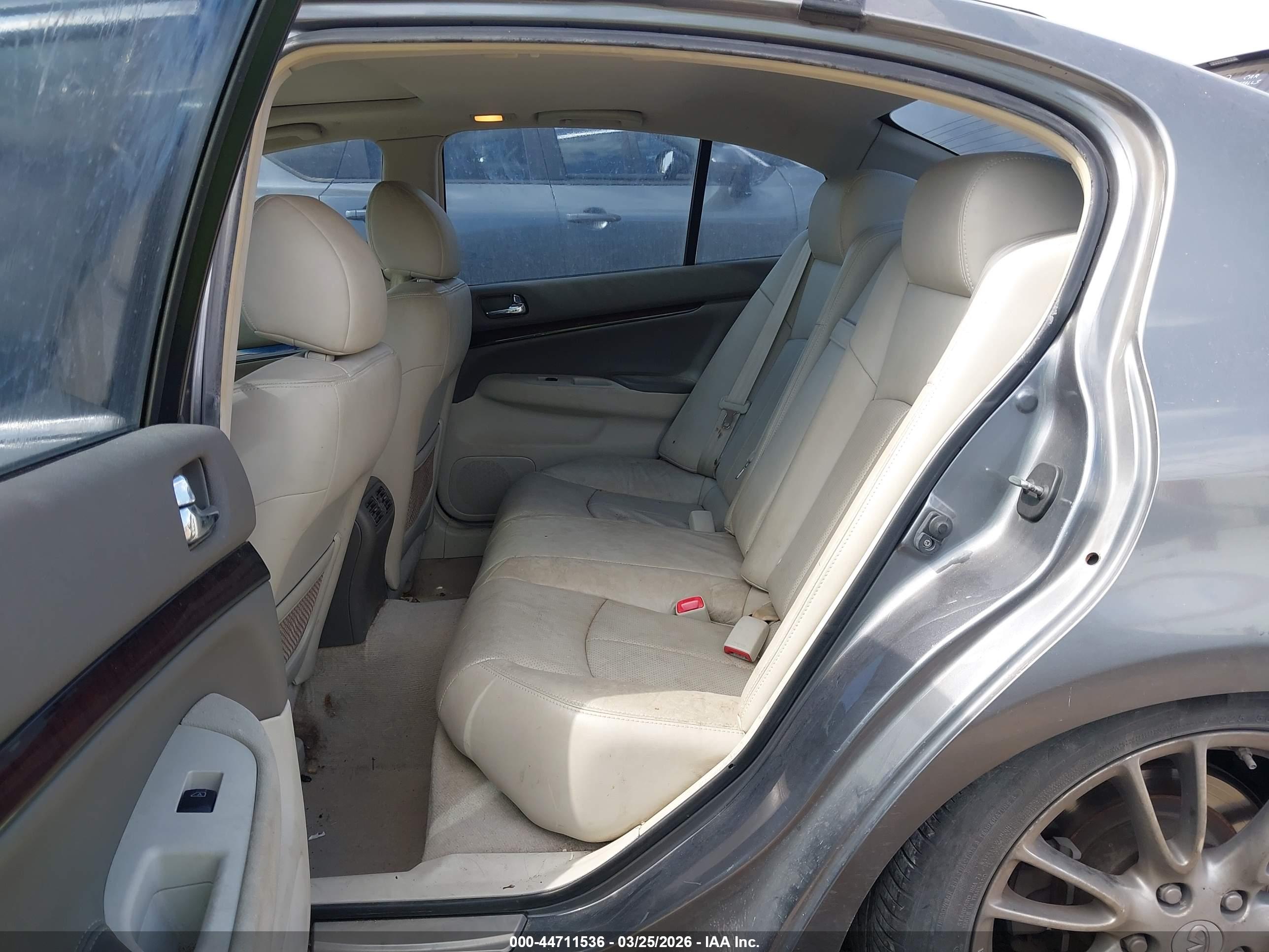 INFINITI G37 image 8