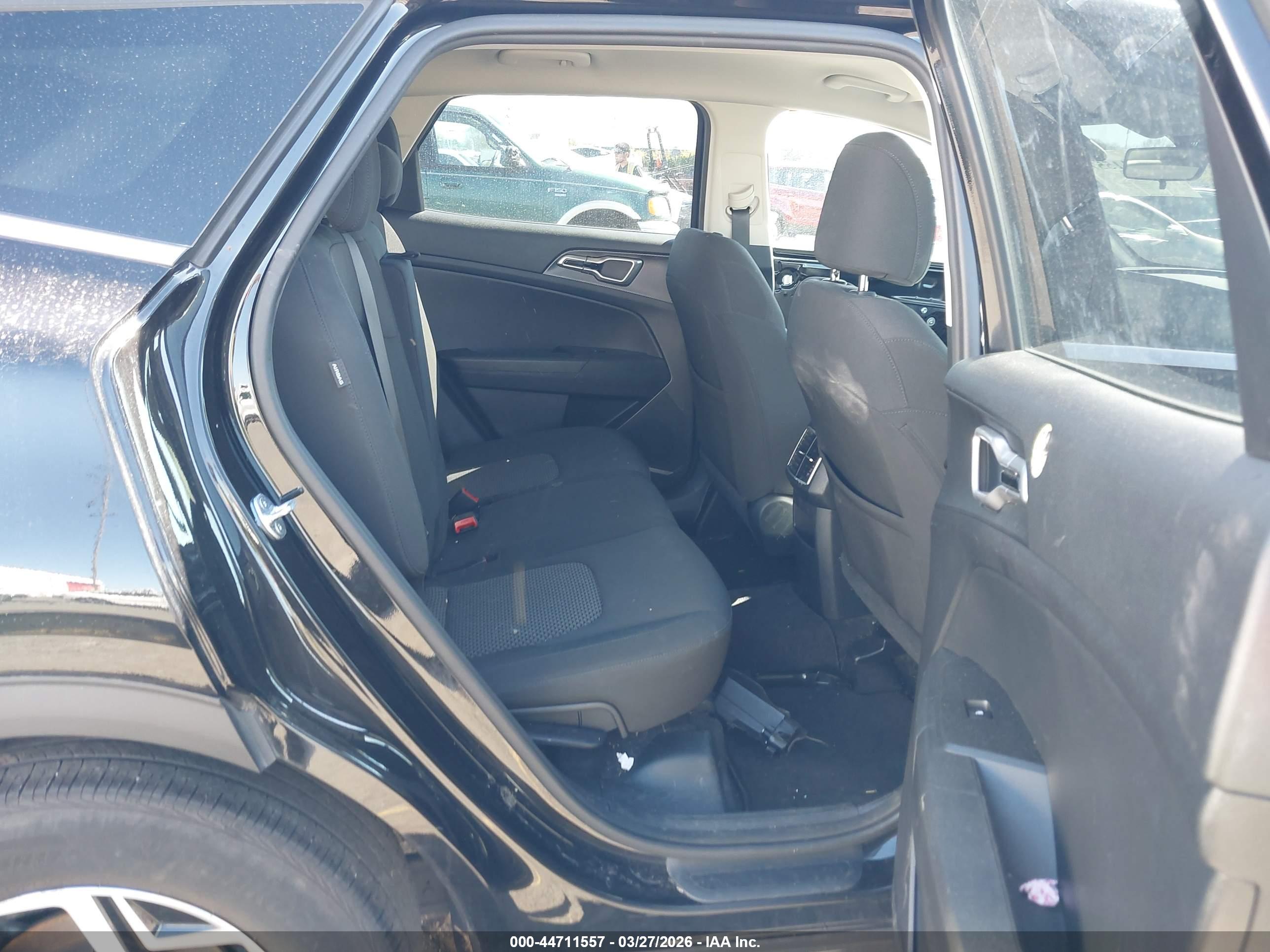 KIA SPORTAGE image 8