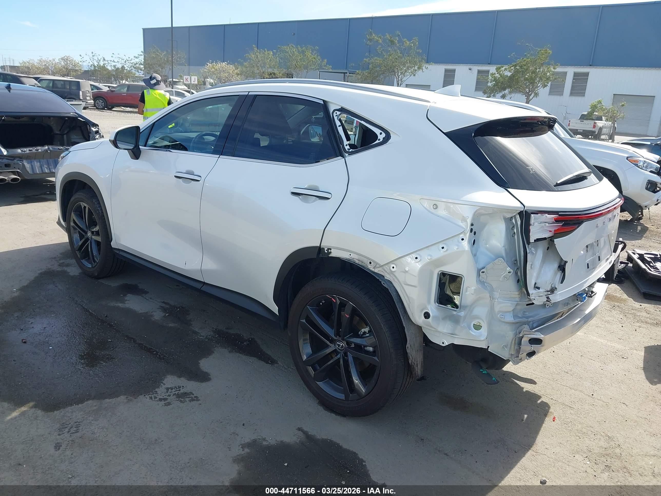 LEXUS NX image 3
