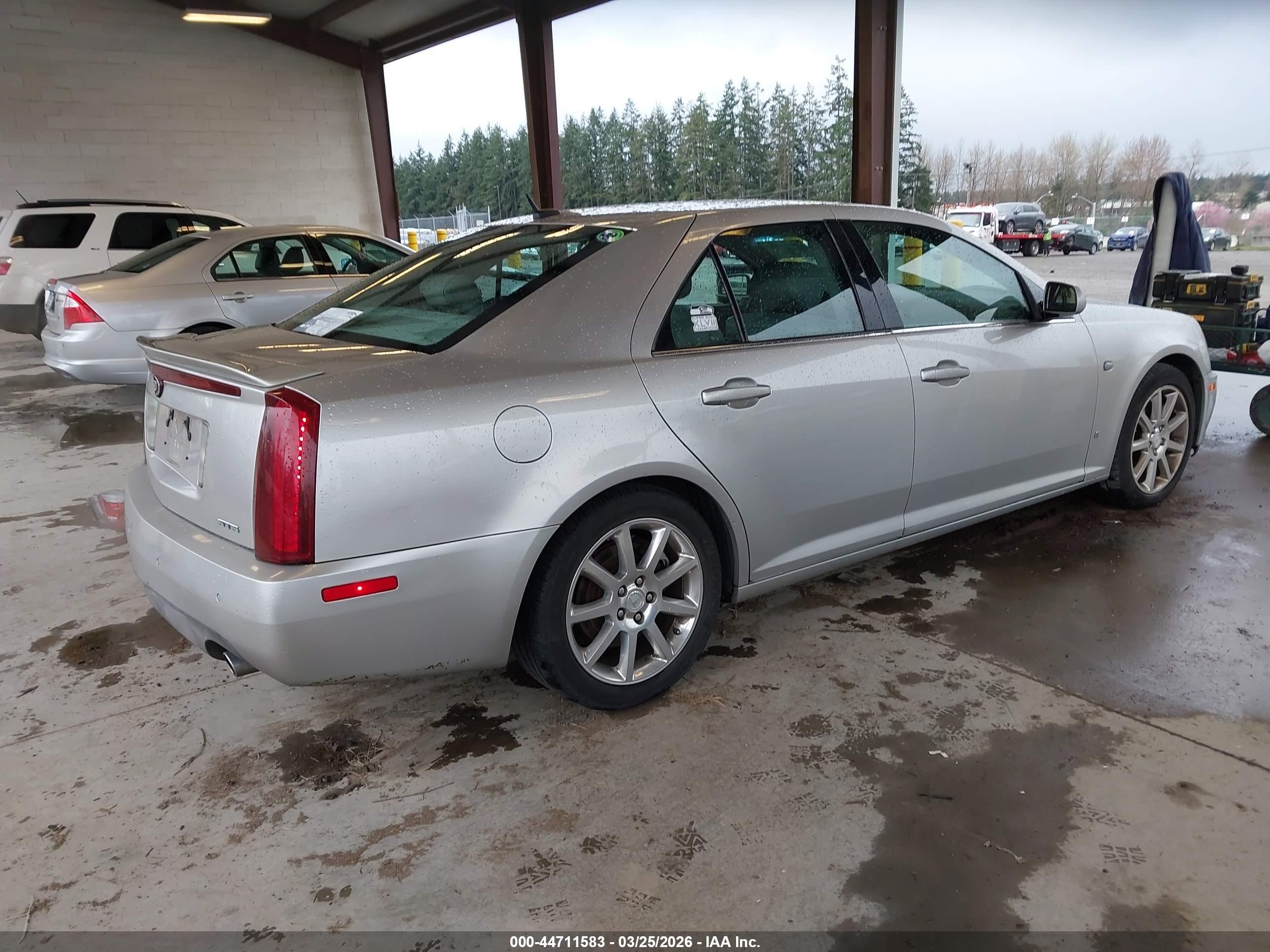 CADILLAC STS image 4