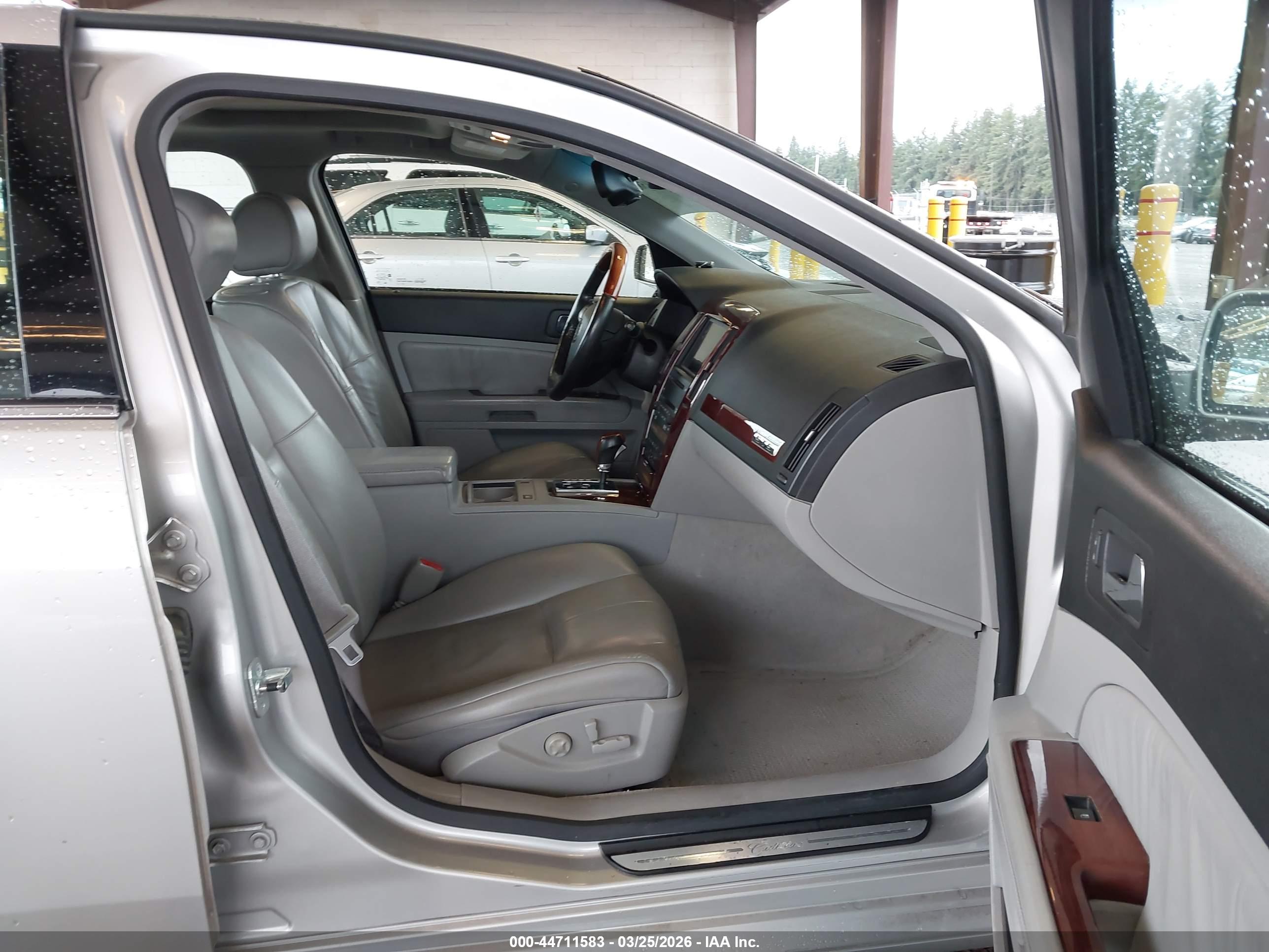 CADILLAC STS image 5