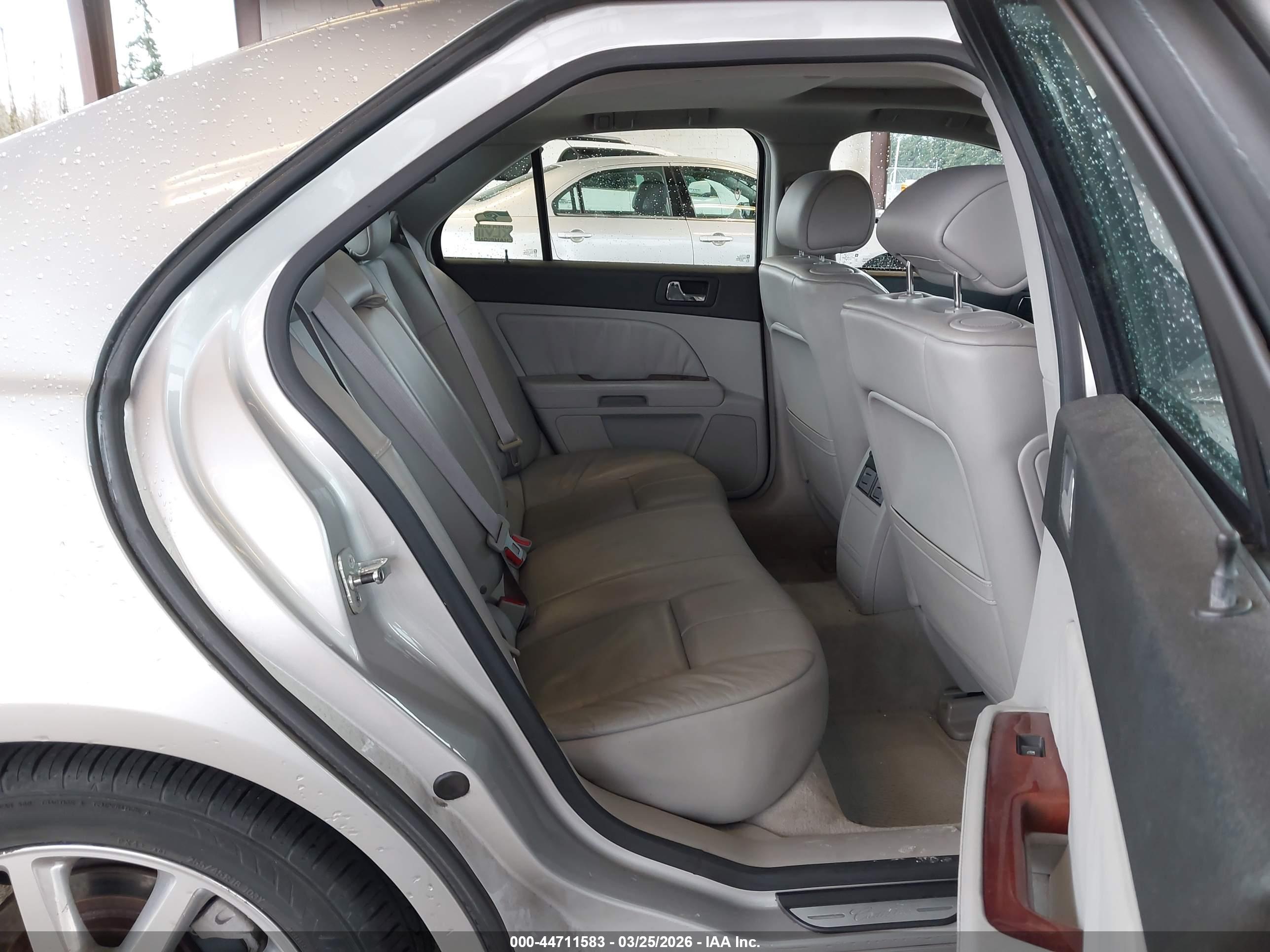 CADILLAC STS image 8
