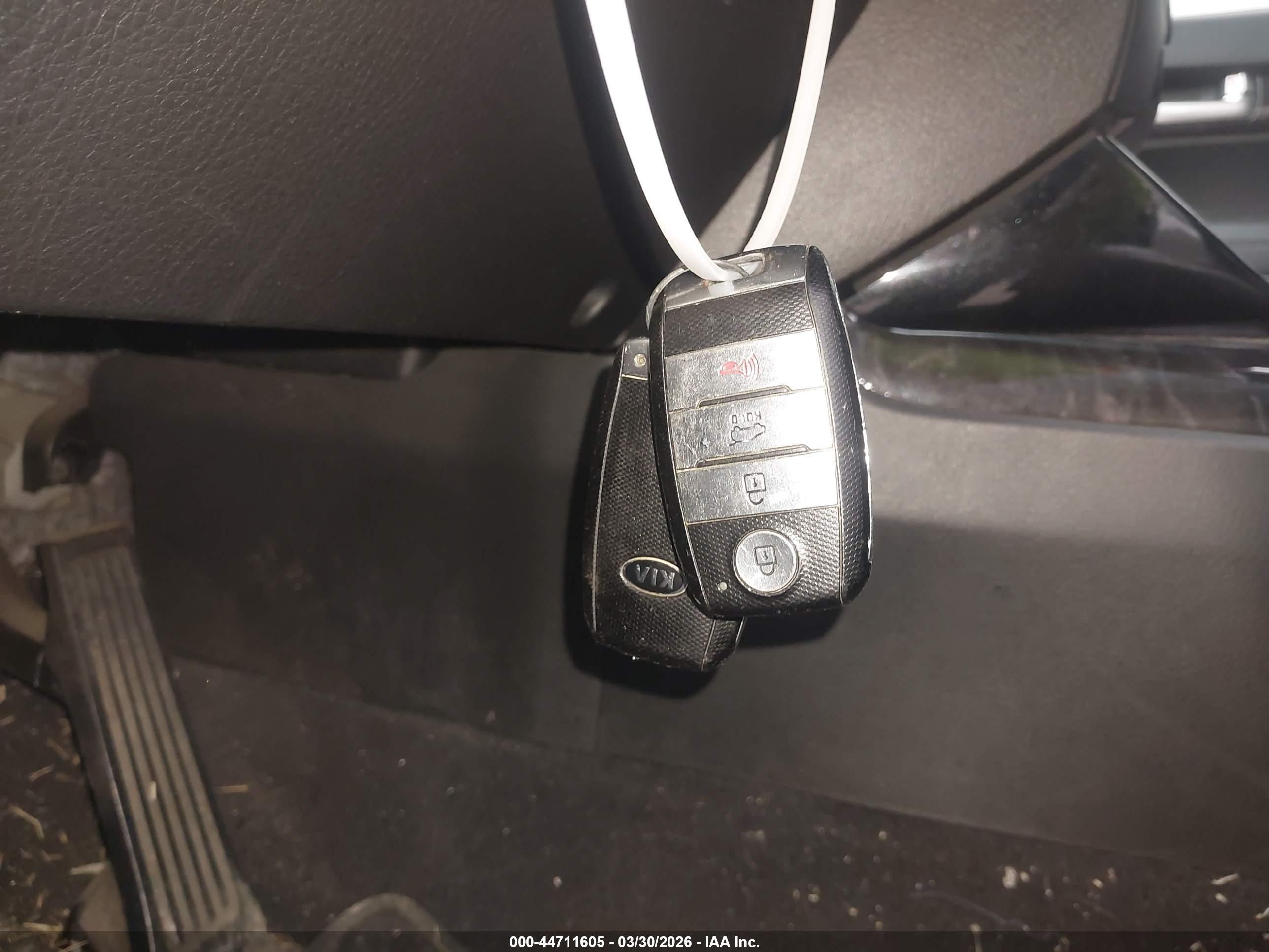 KIA SORENTO image 11