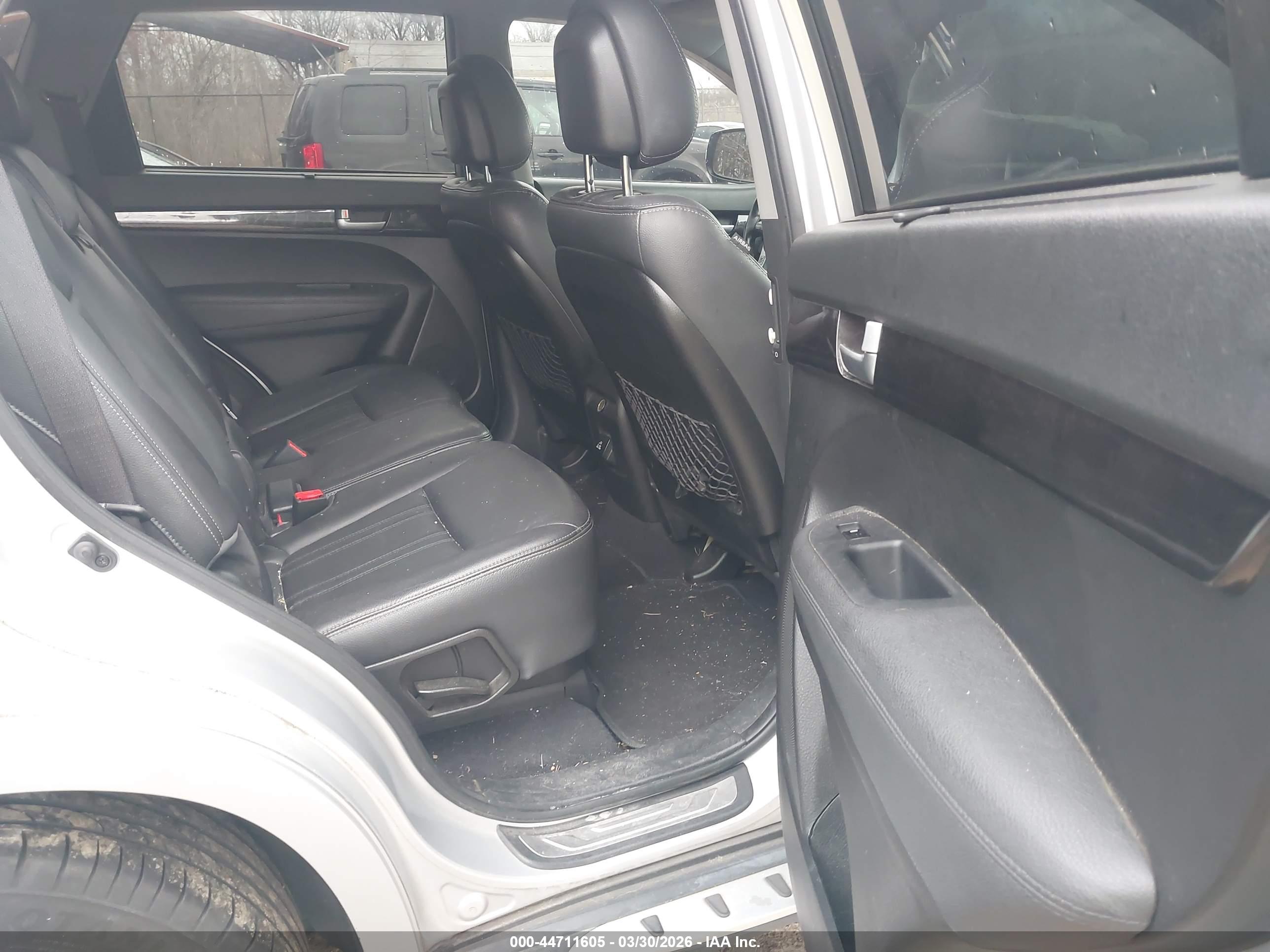 KIA SORENTO image 8