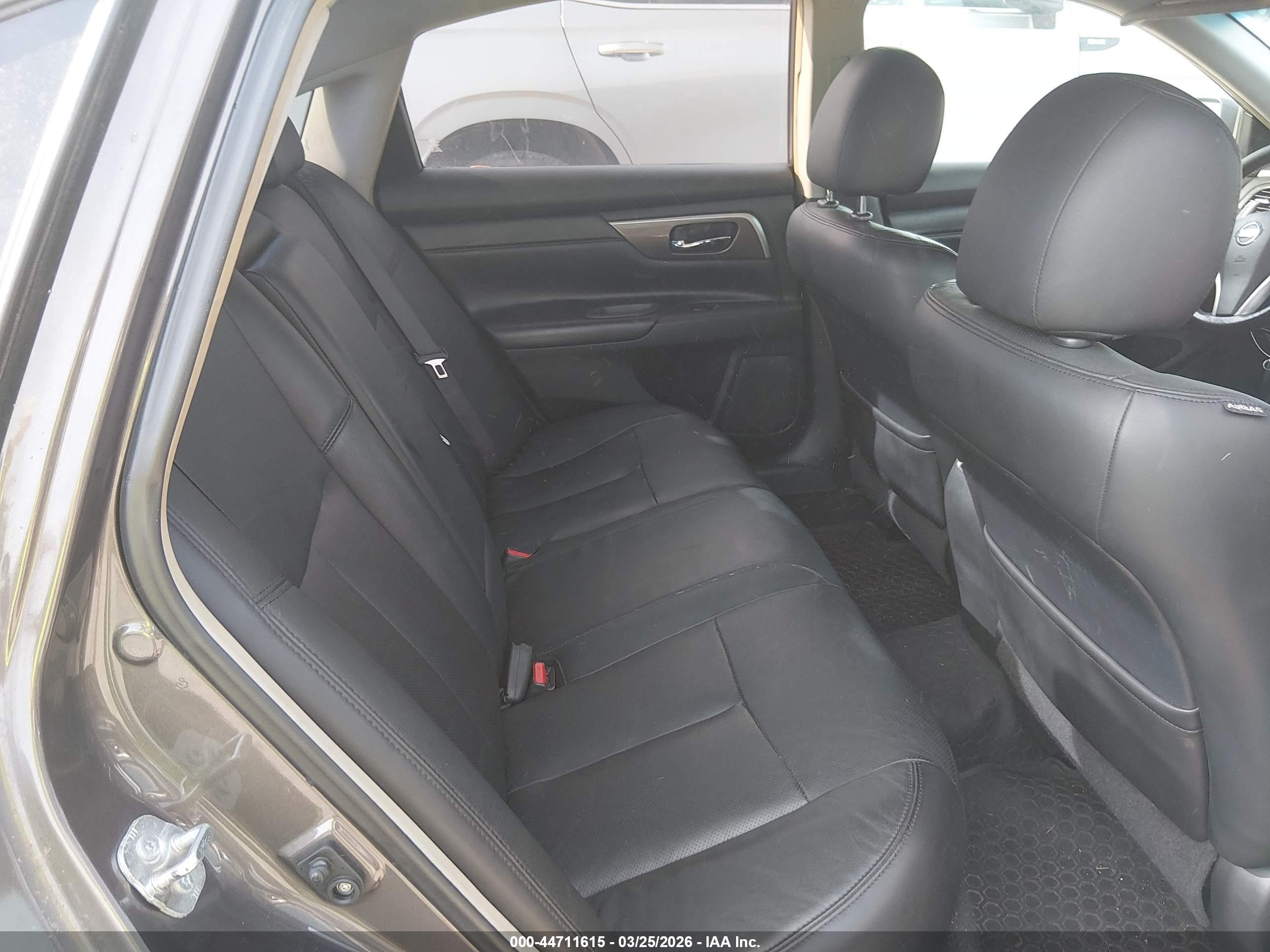 NISSAN ALTIMA image 8