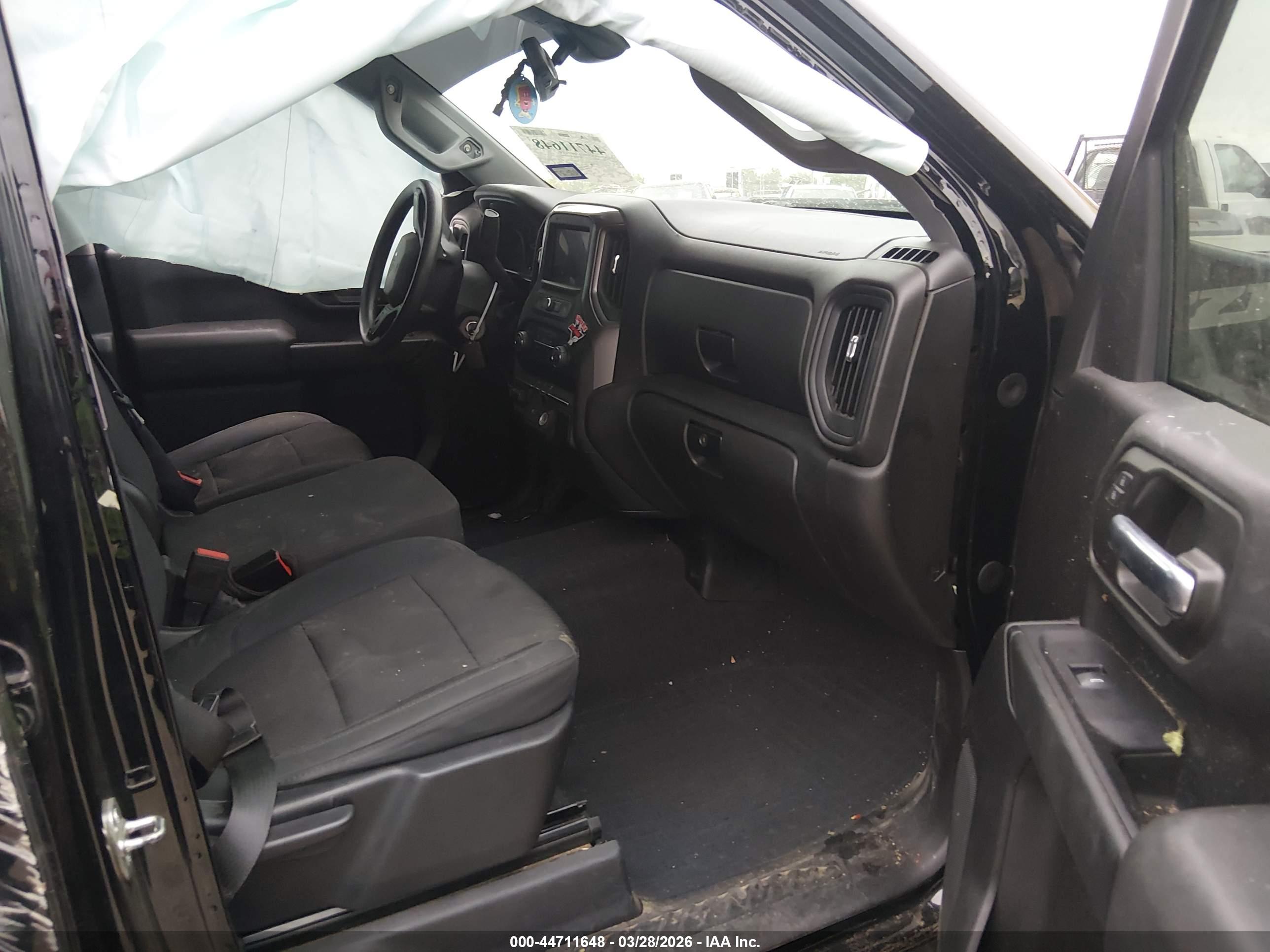 CHEVROLET SILVERADO image 5