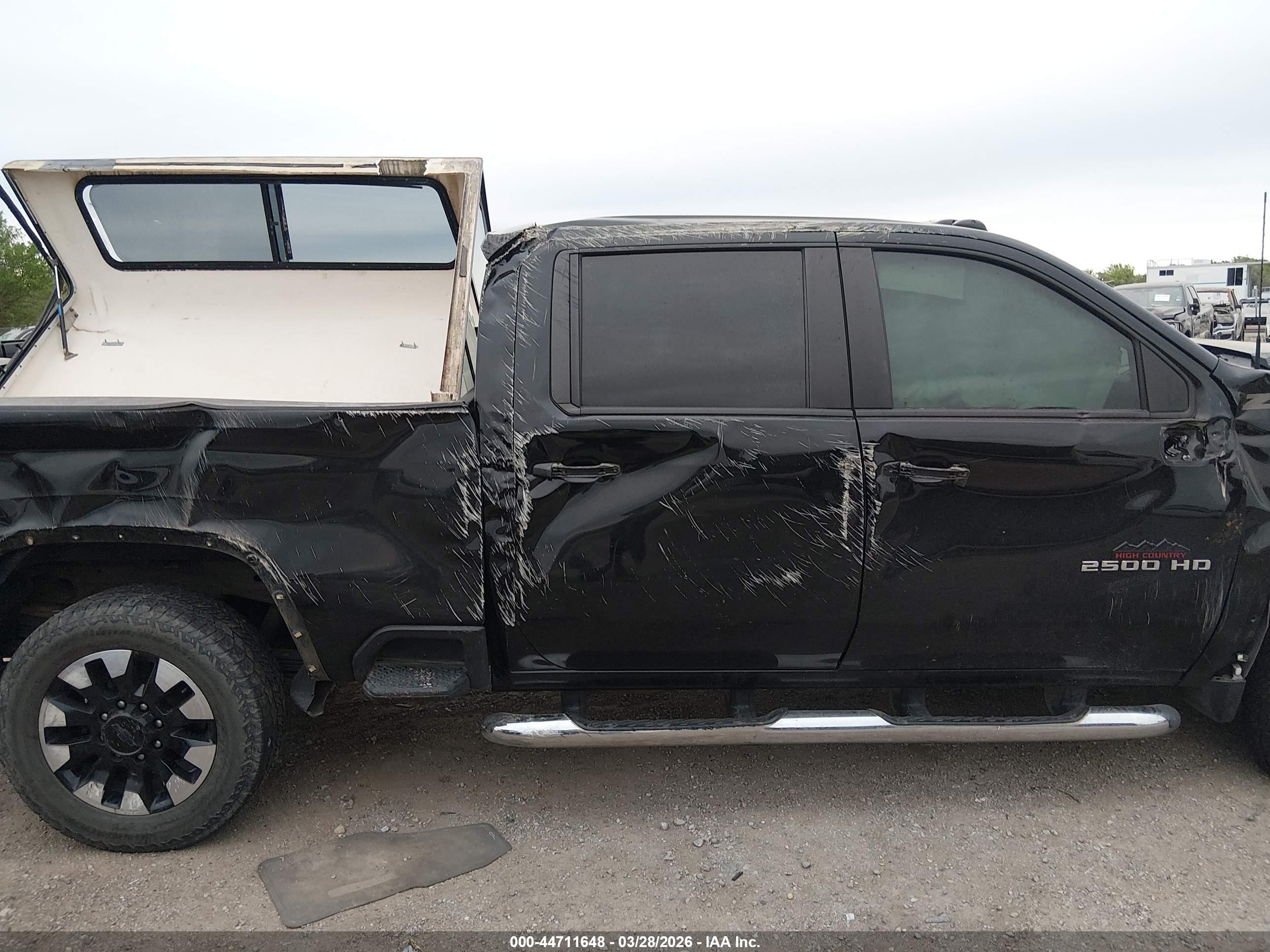 CHEVROLET SILVERADO image 6