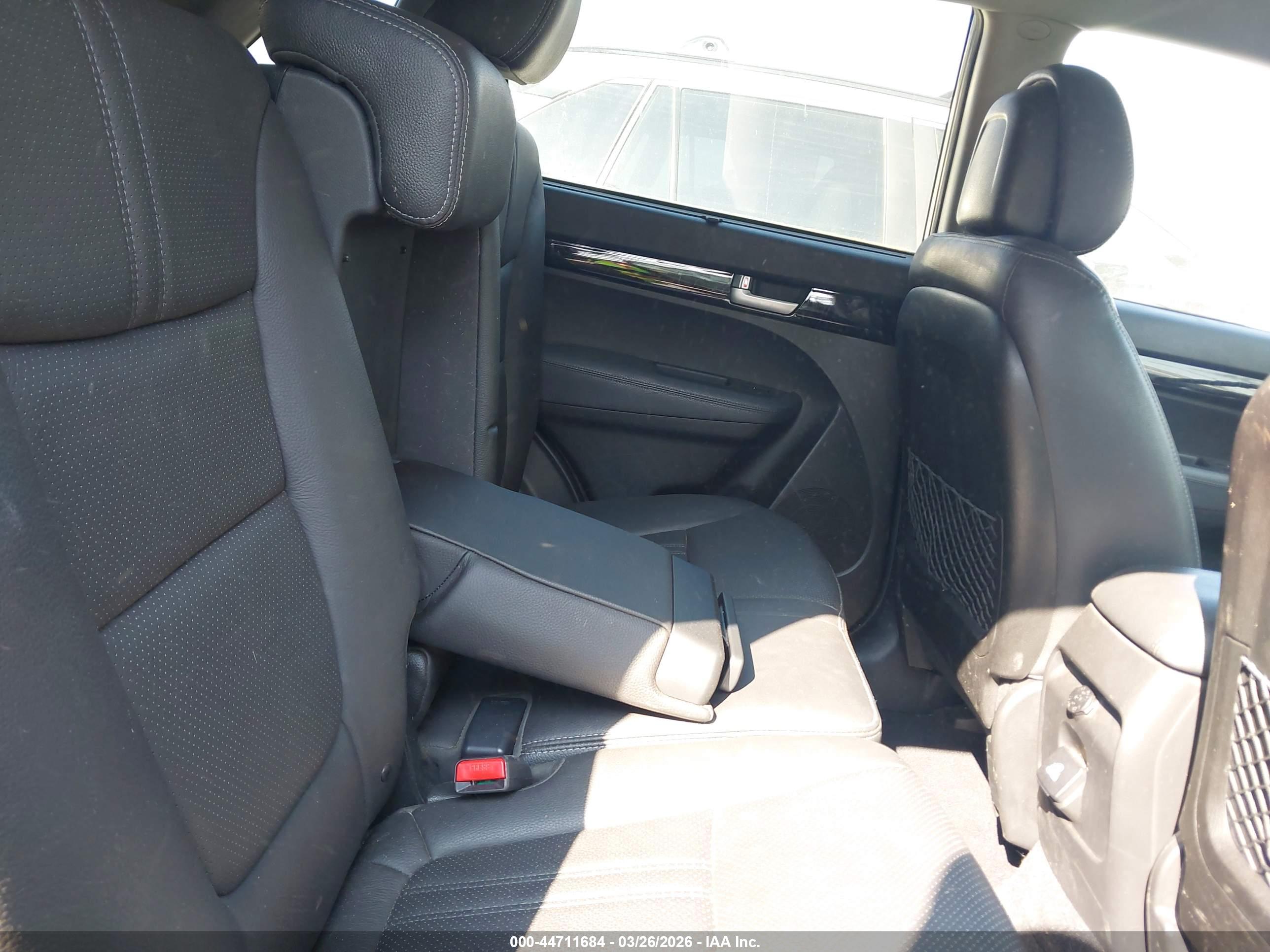KIA SORENTO image 8