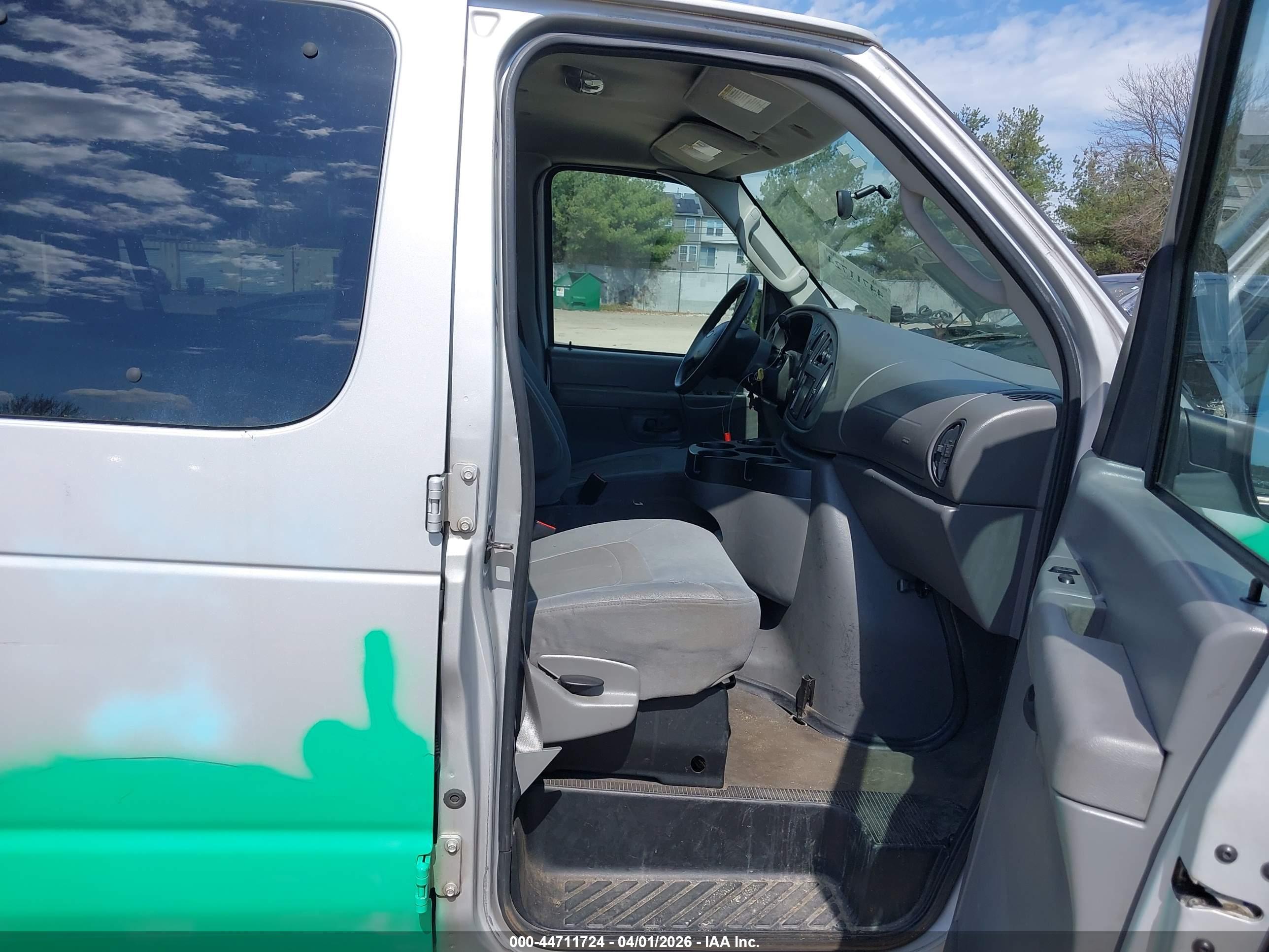 FORD E-350 image 5