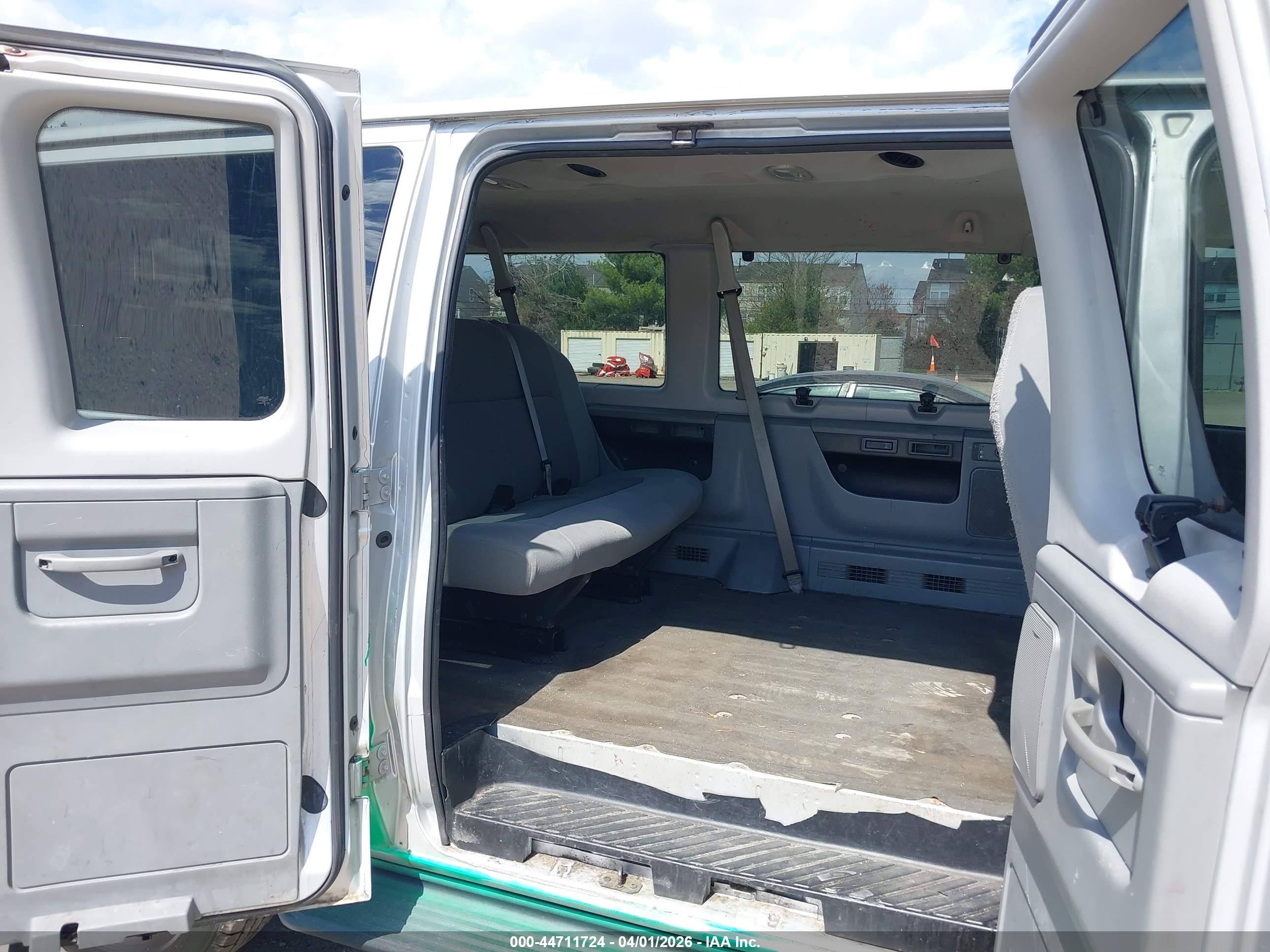 FORD E-350 image 8