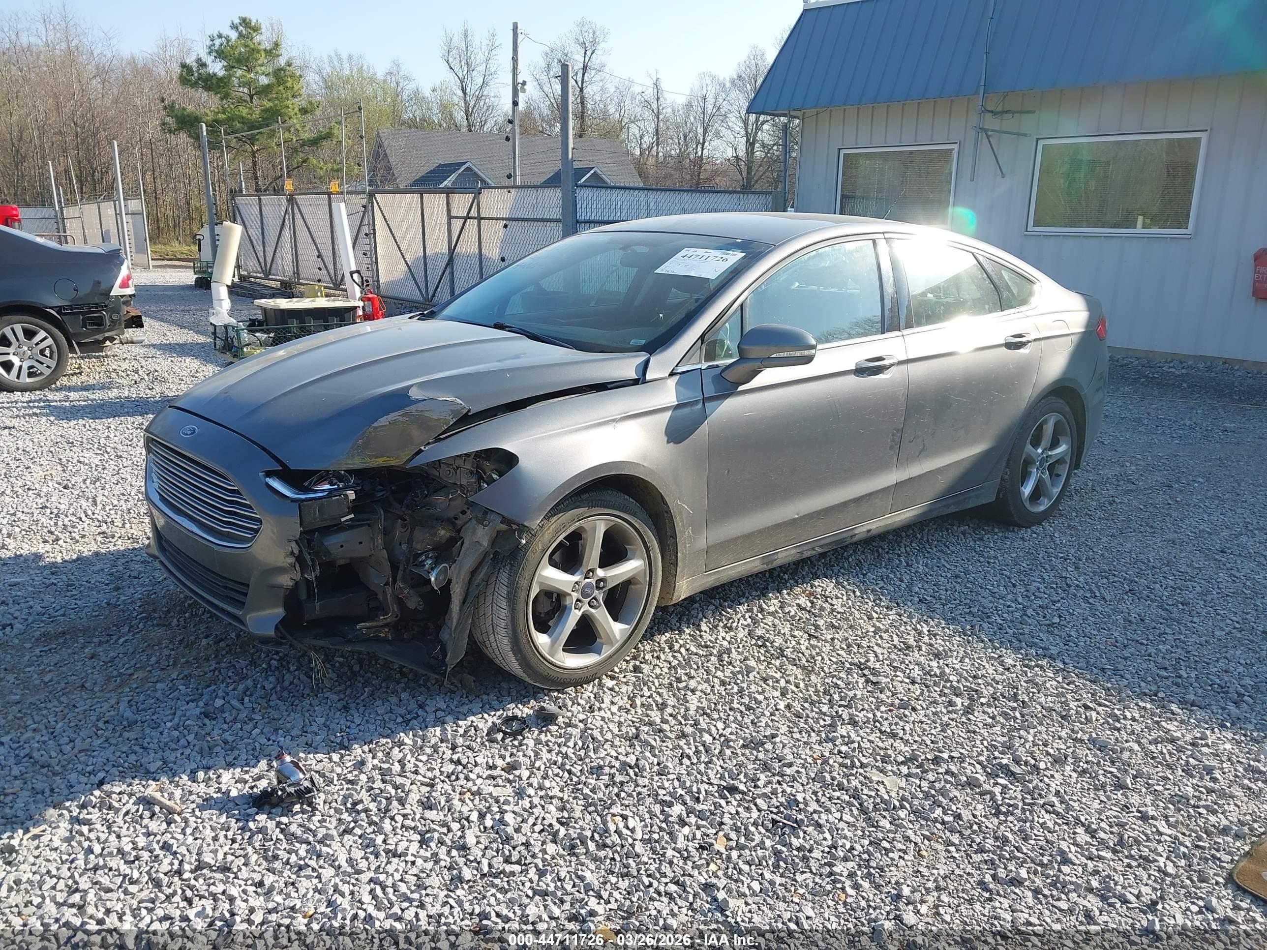 FORD FUSION image 2