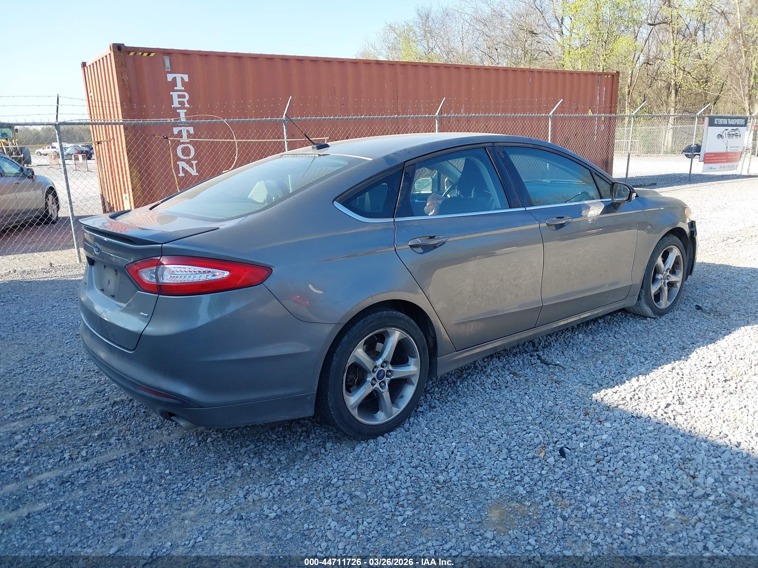 FORD FUSION image 4