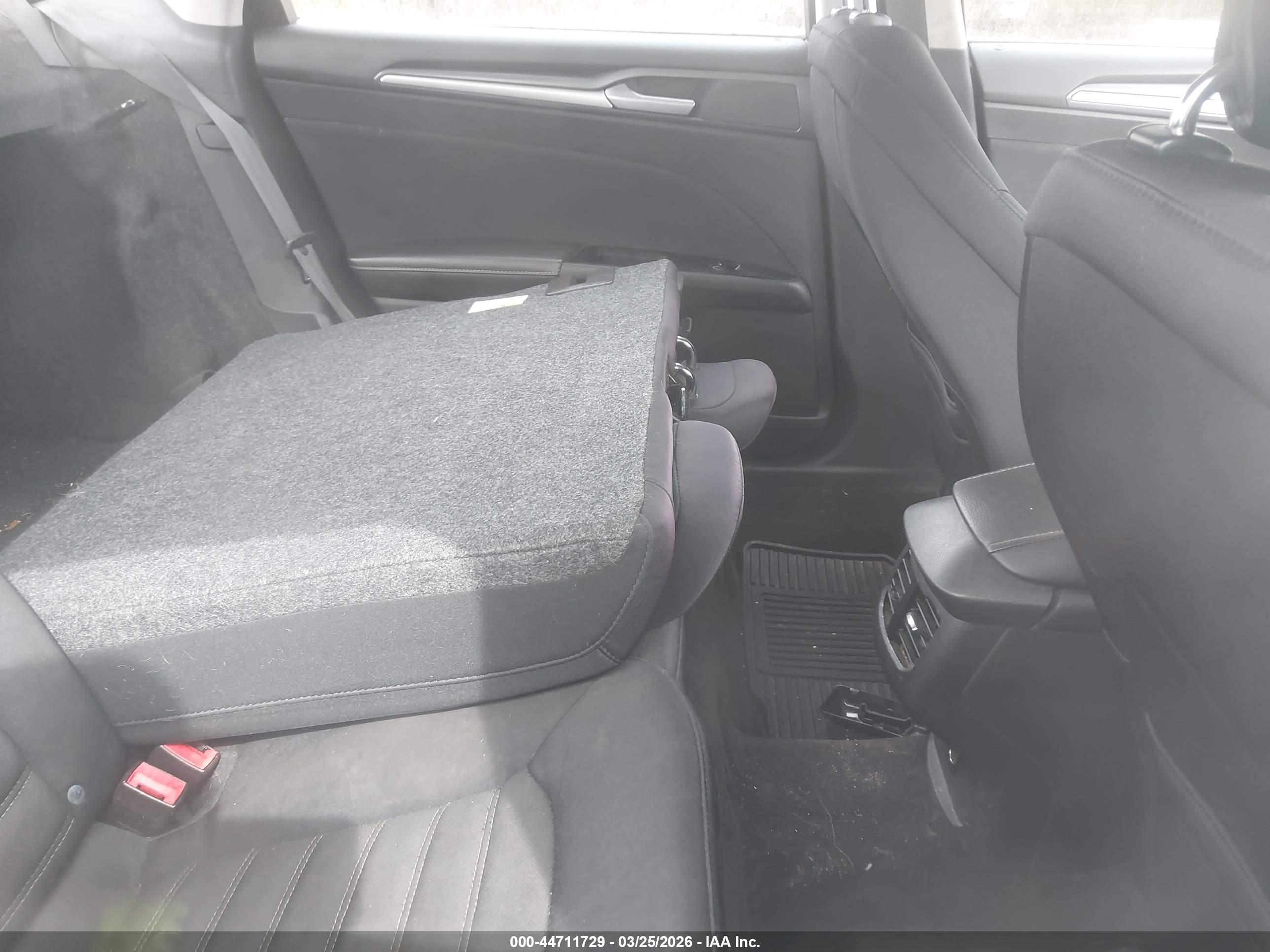 FORD FUSION image 8