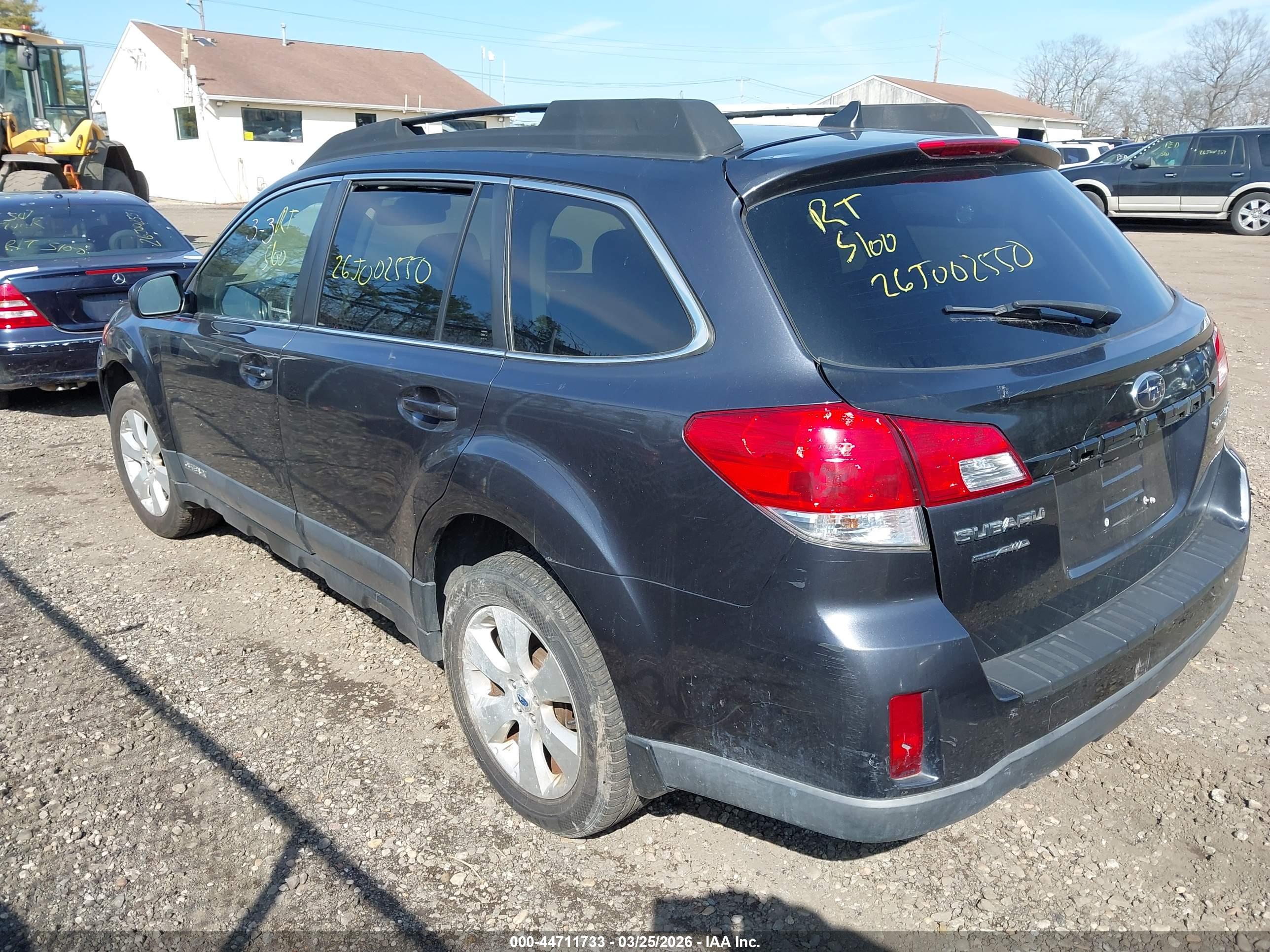 SUBARU OUTBACK image 3