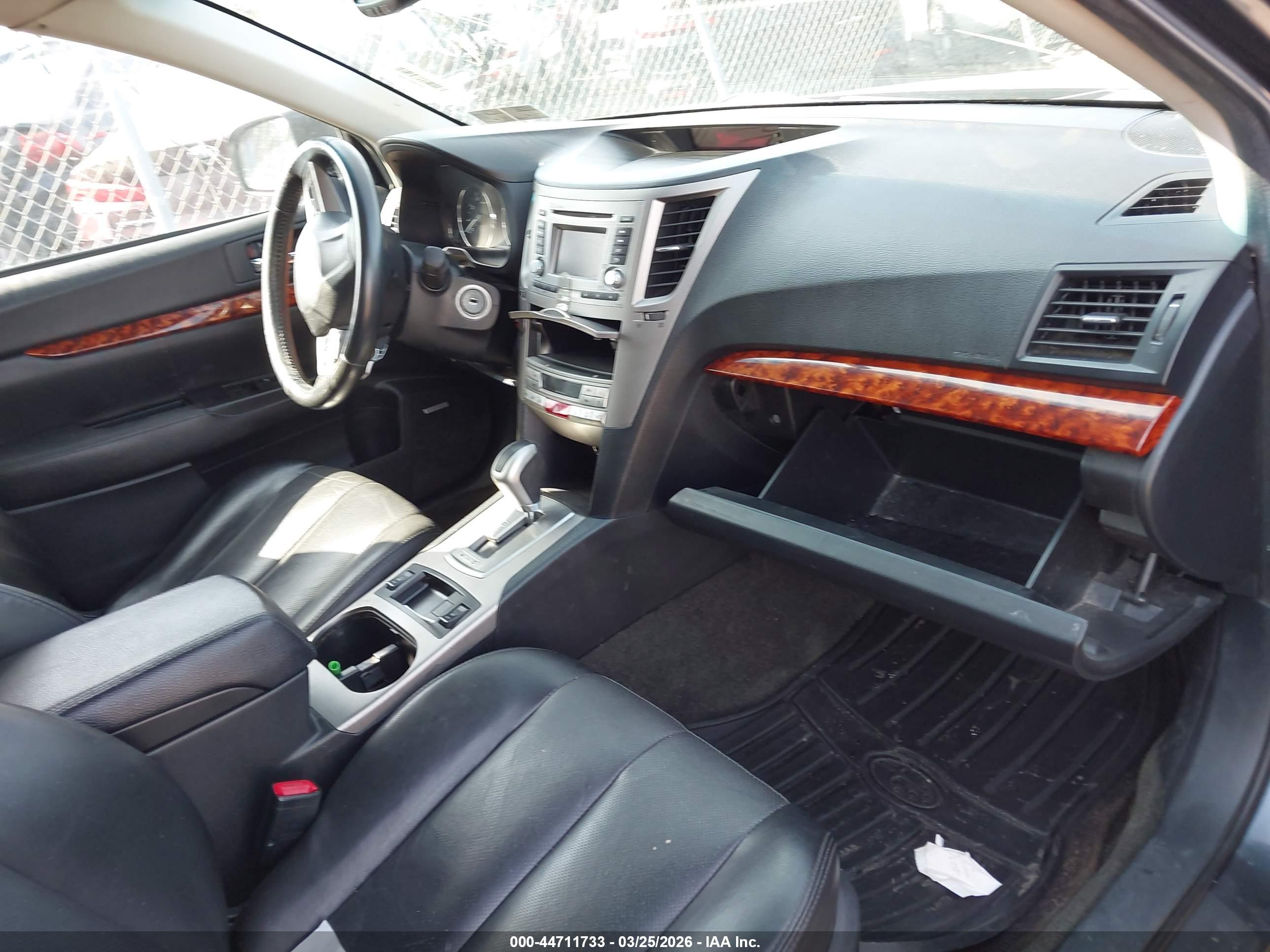 SUBARU OUTBACK image 5
