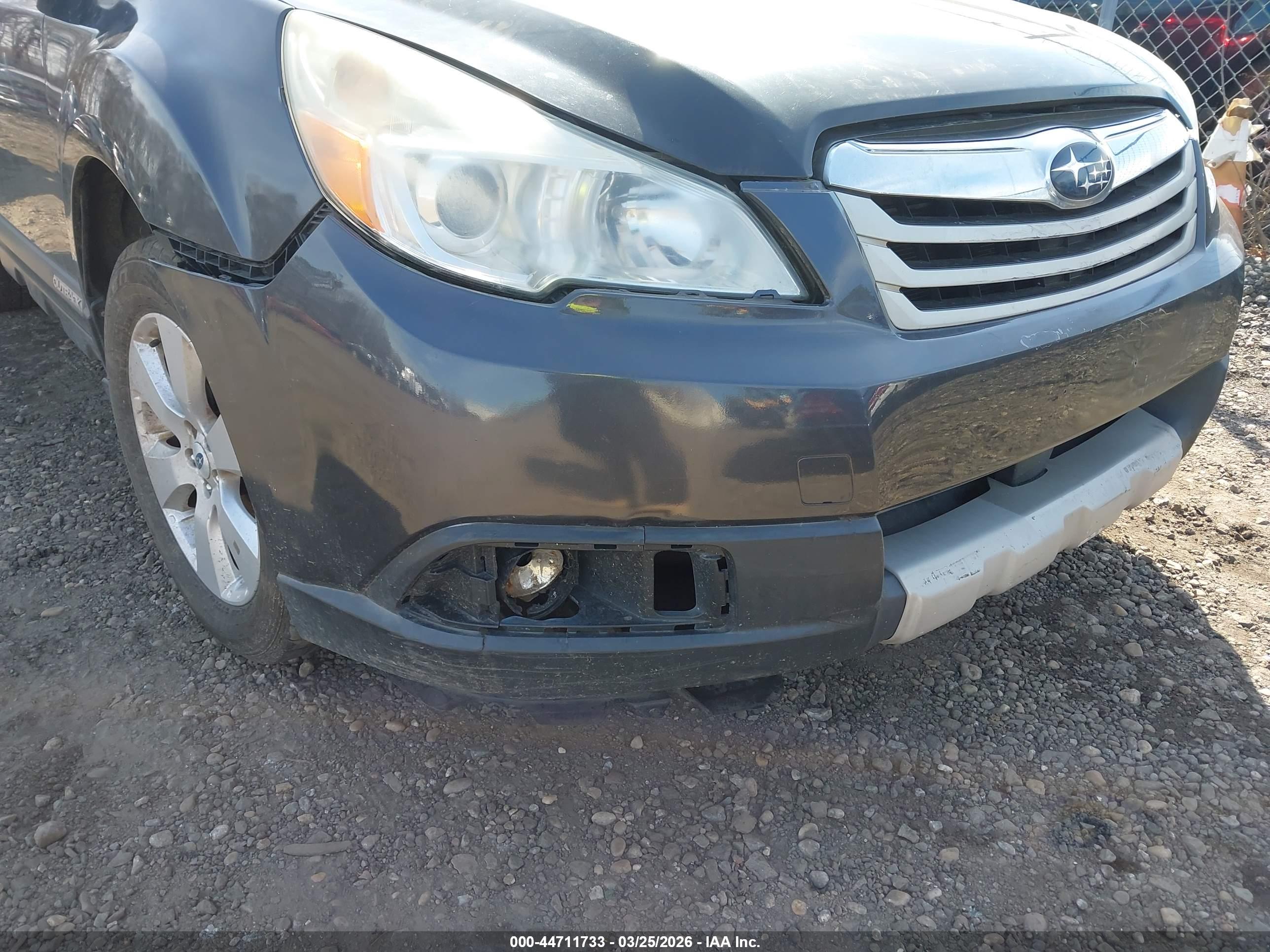 SUBARU OUTBACK image 6
