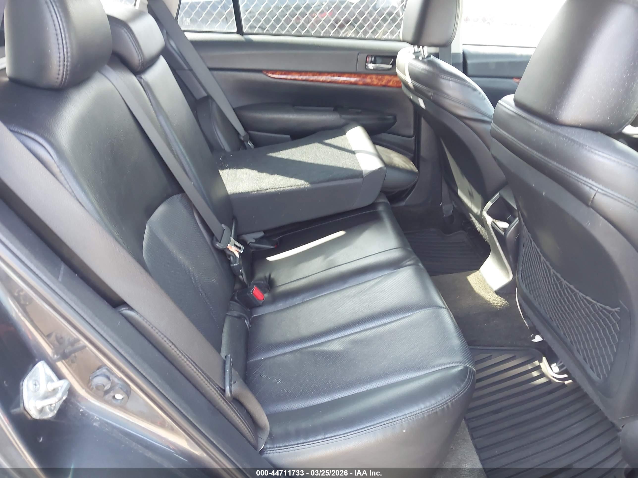 SUBARU OUTBACK image 8