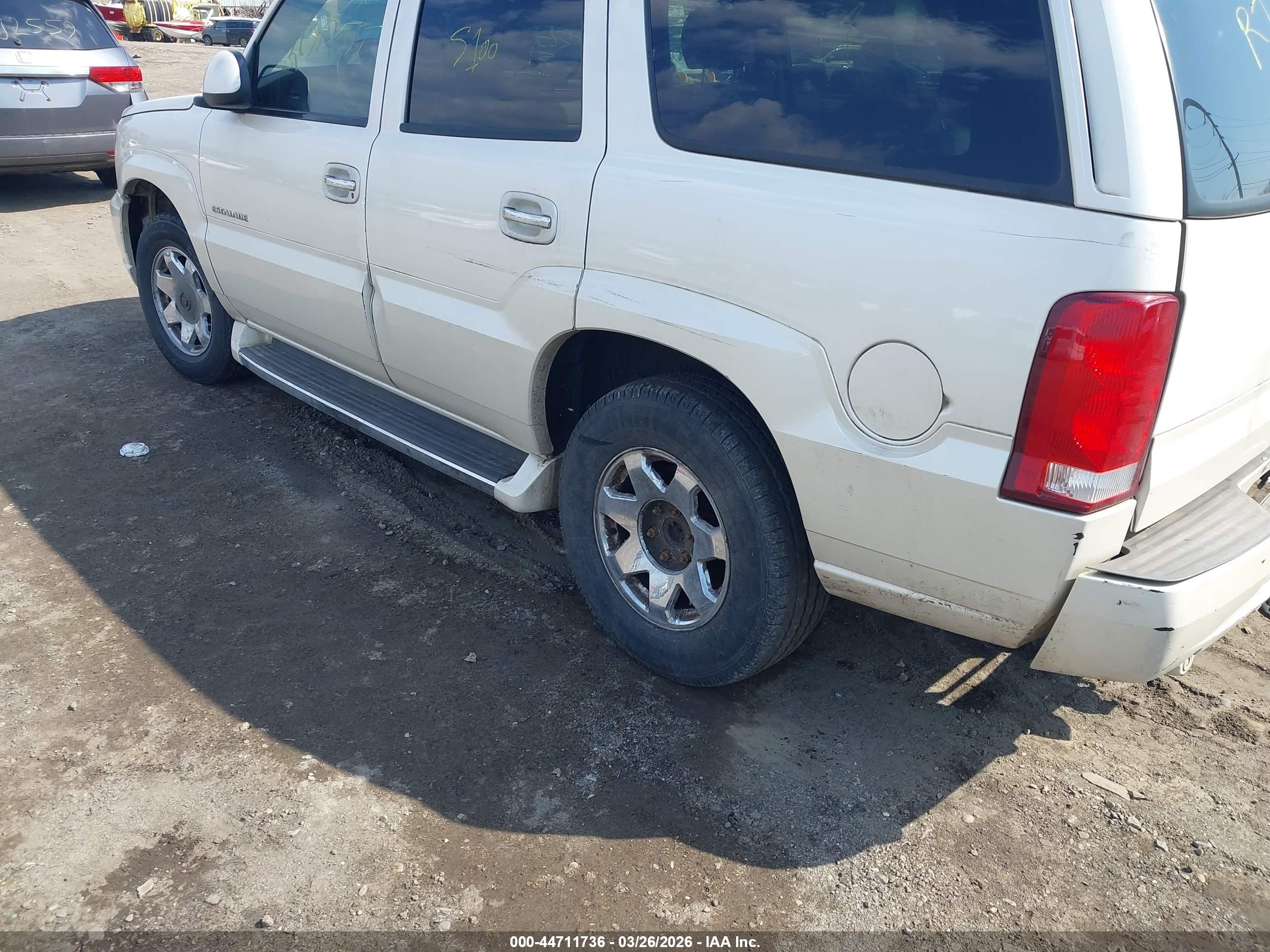 CADILLAC ESCALADE image 6