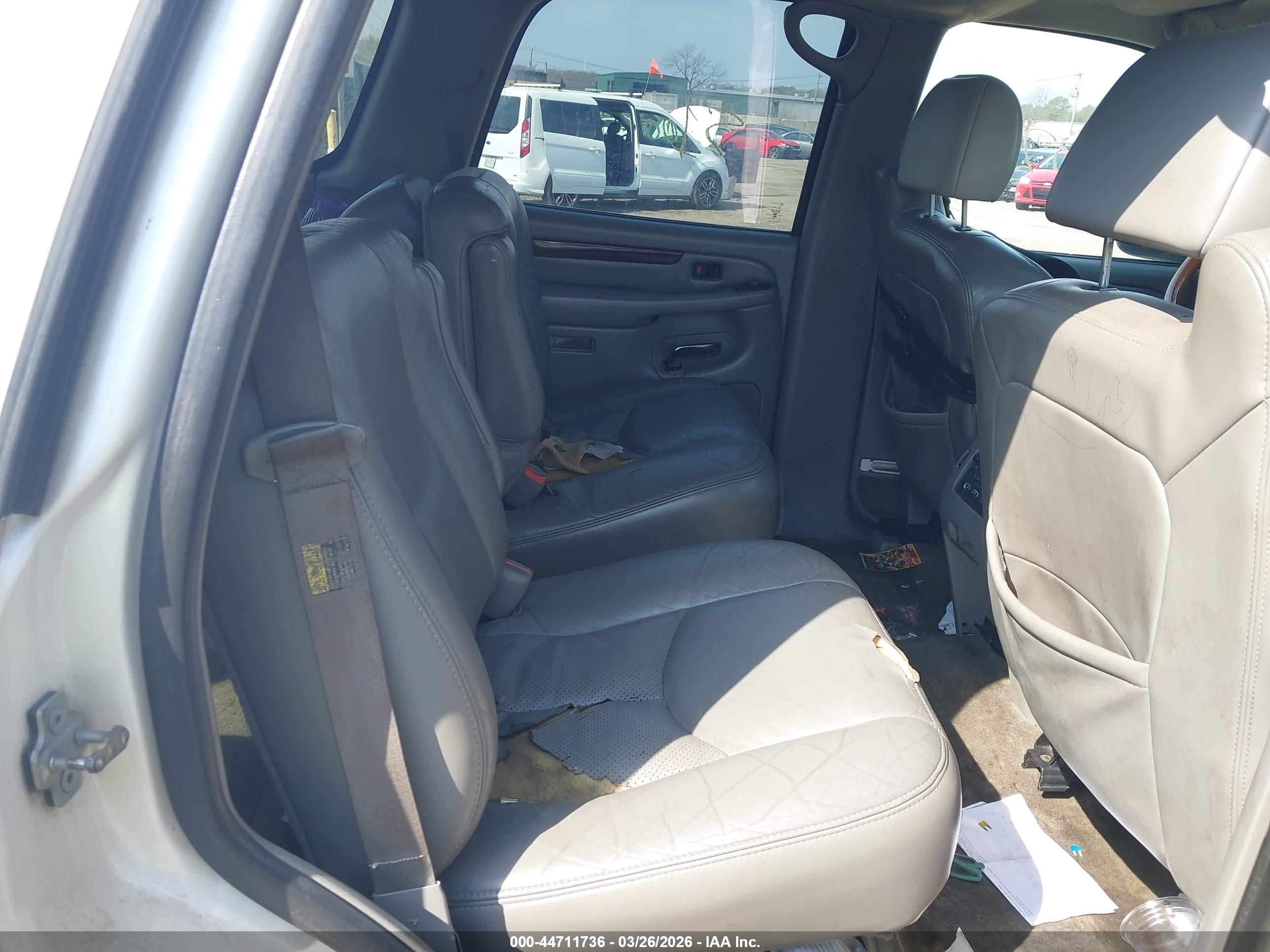 CADILLAC ESCALADE image 8