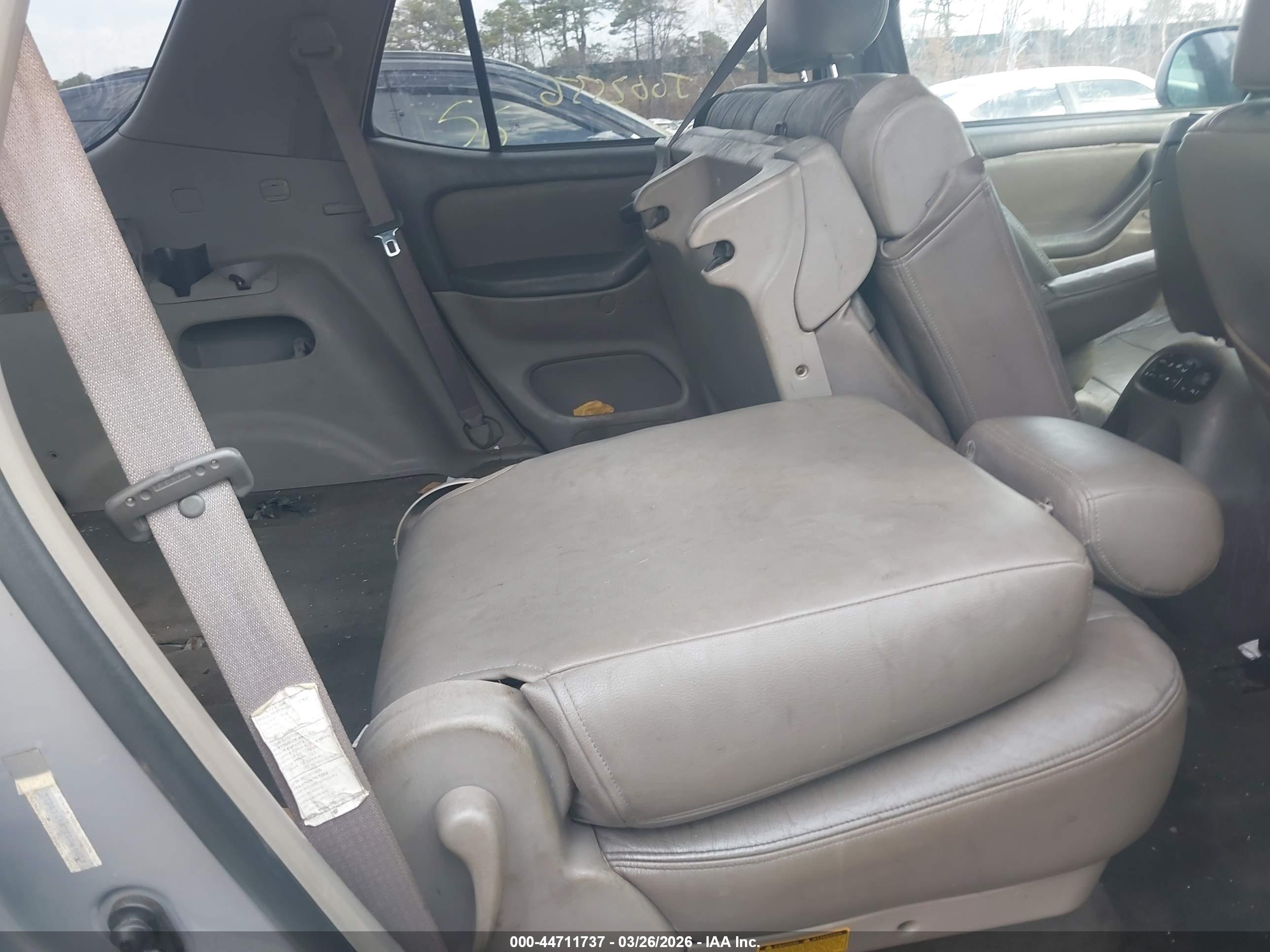 TOYOTA SEQUOIA image 8
