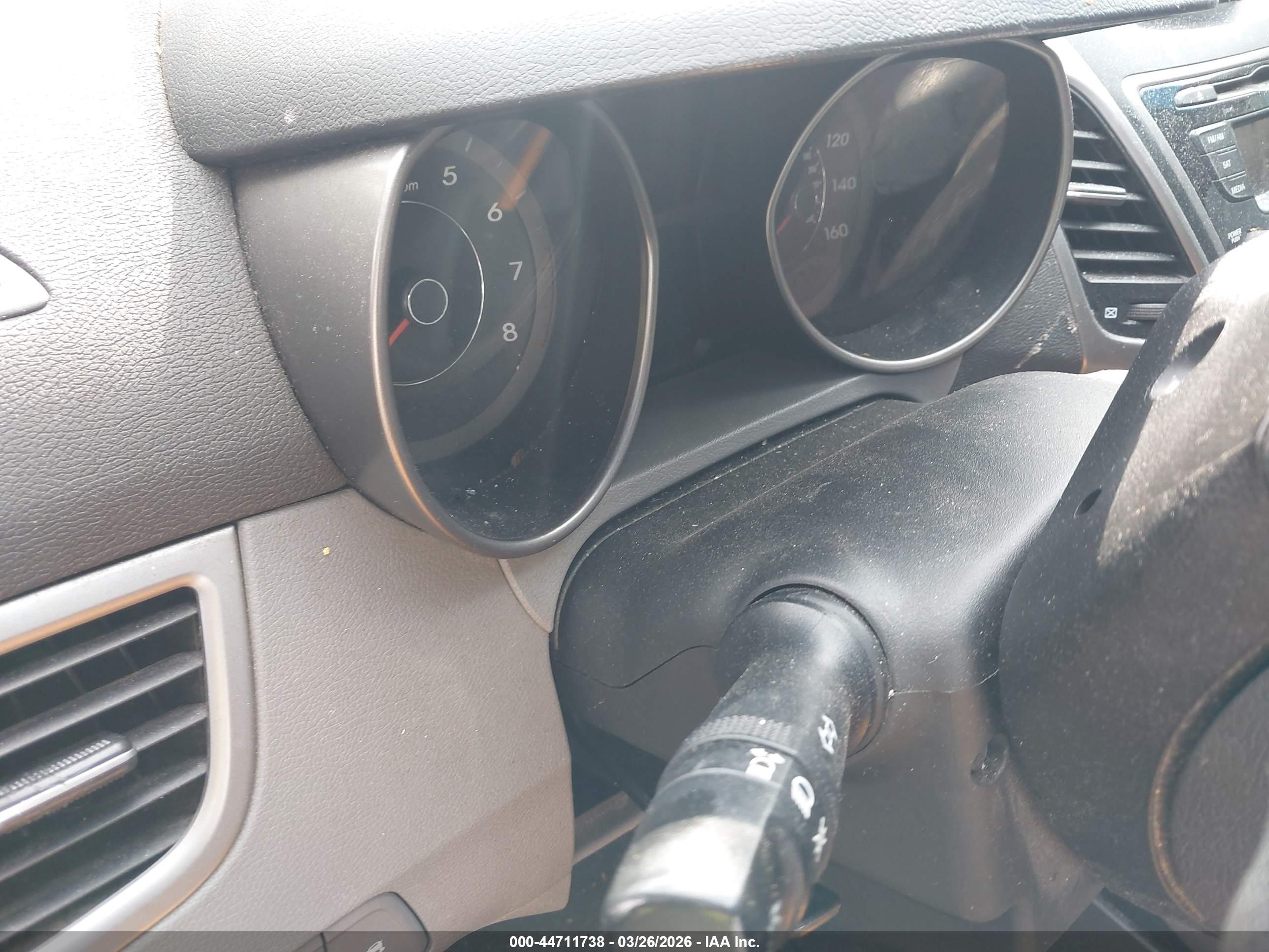 HYUNDAI ELANTRA image 7