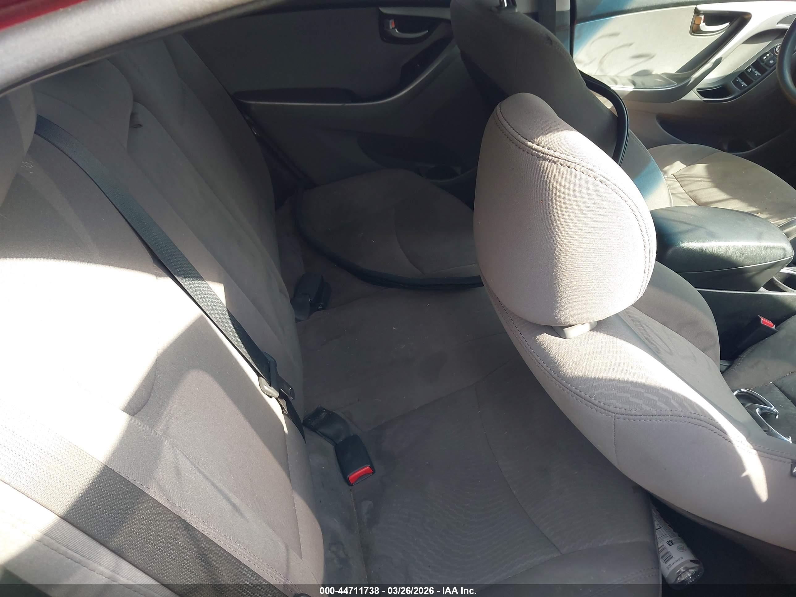 HYUNDAI ELANTRA image 8