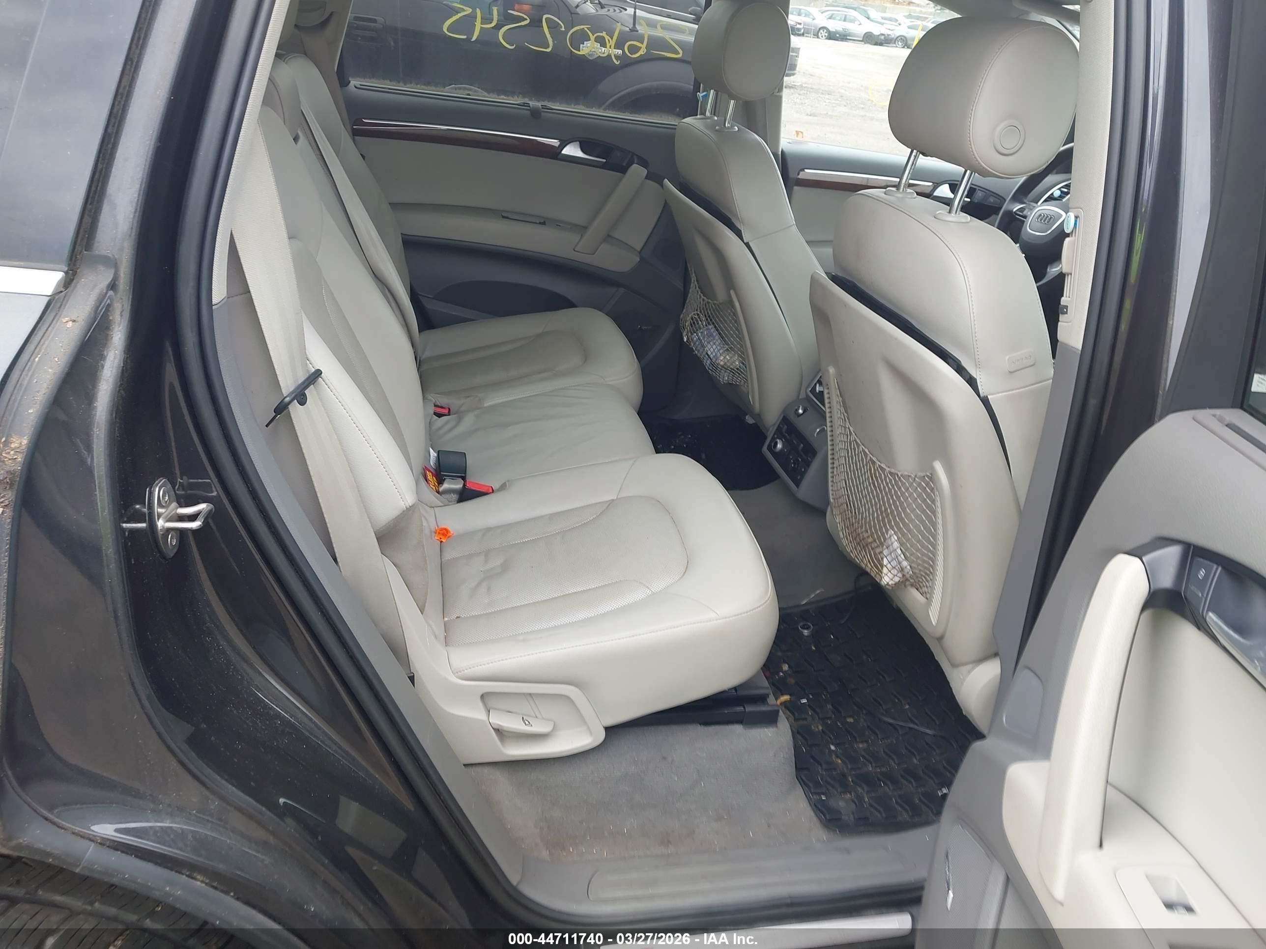 AUDI Q7 image 8