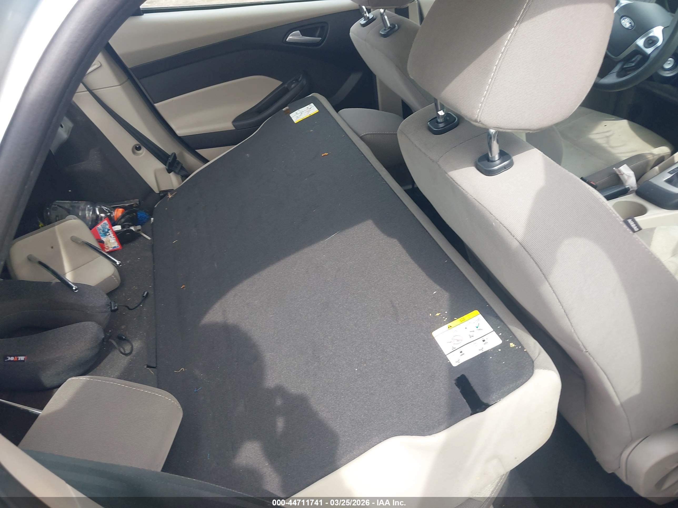 FORD FOCUS image 8