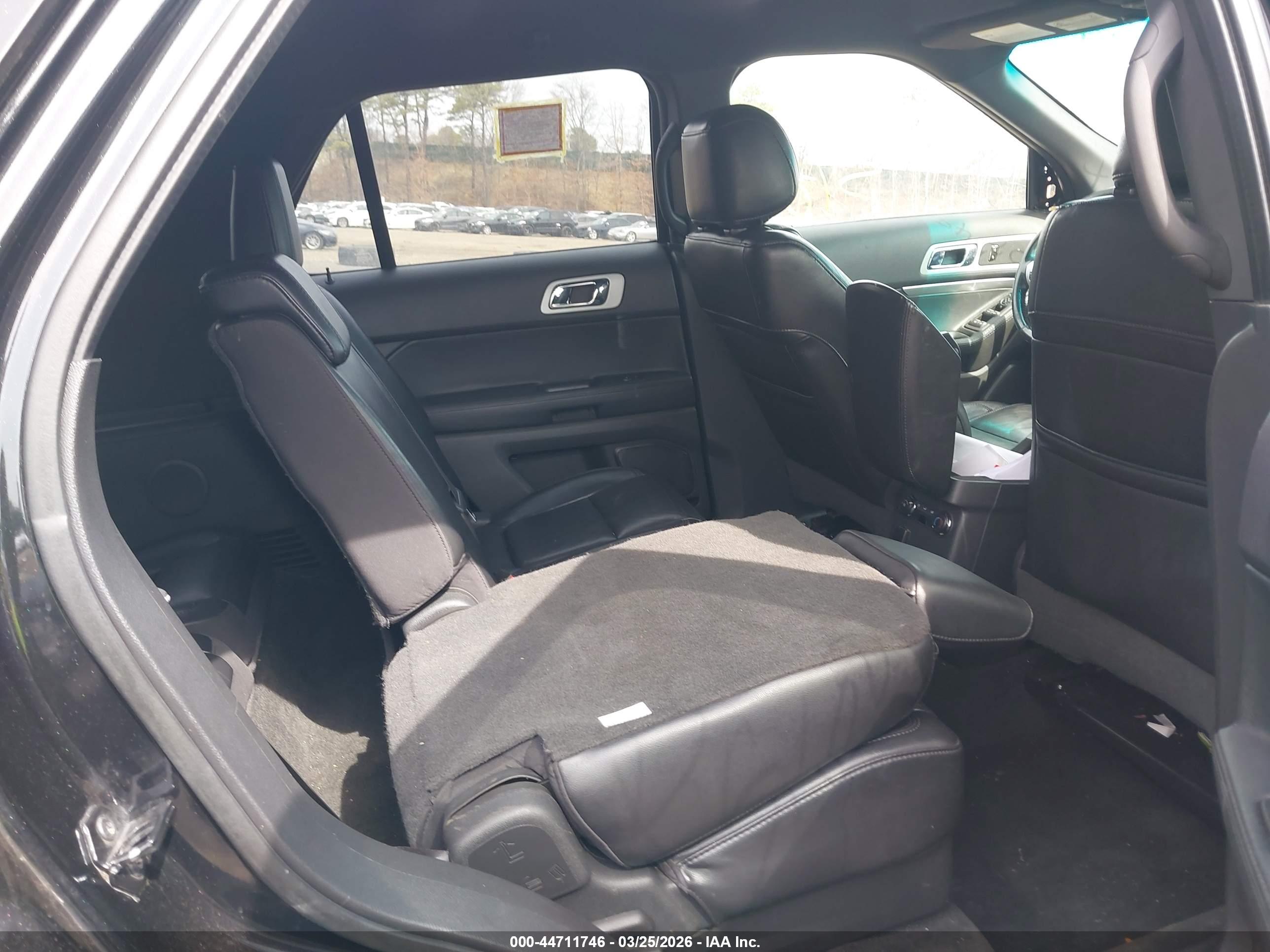 FORD EXPLORER image 8