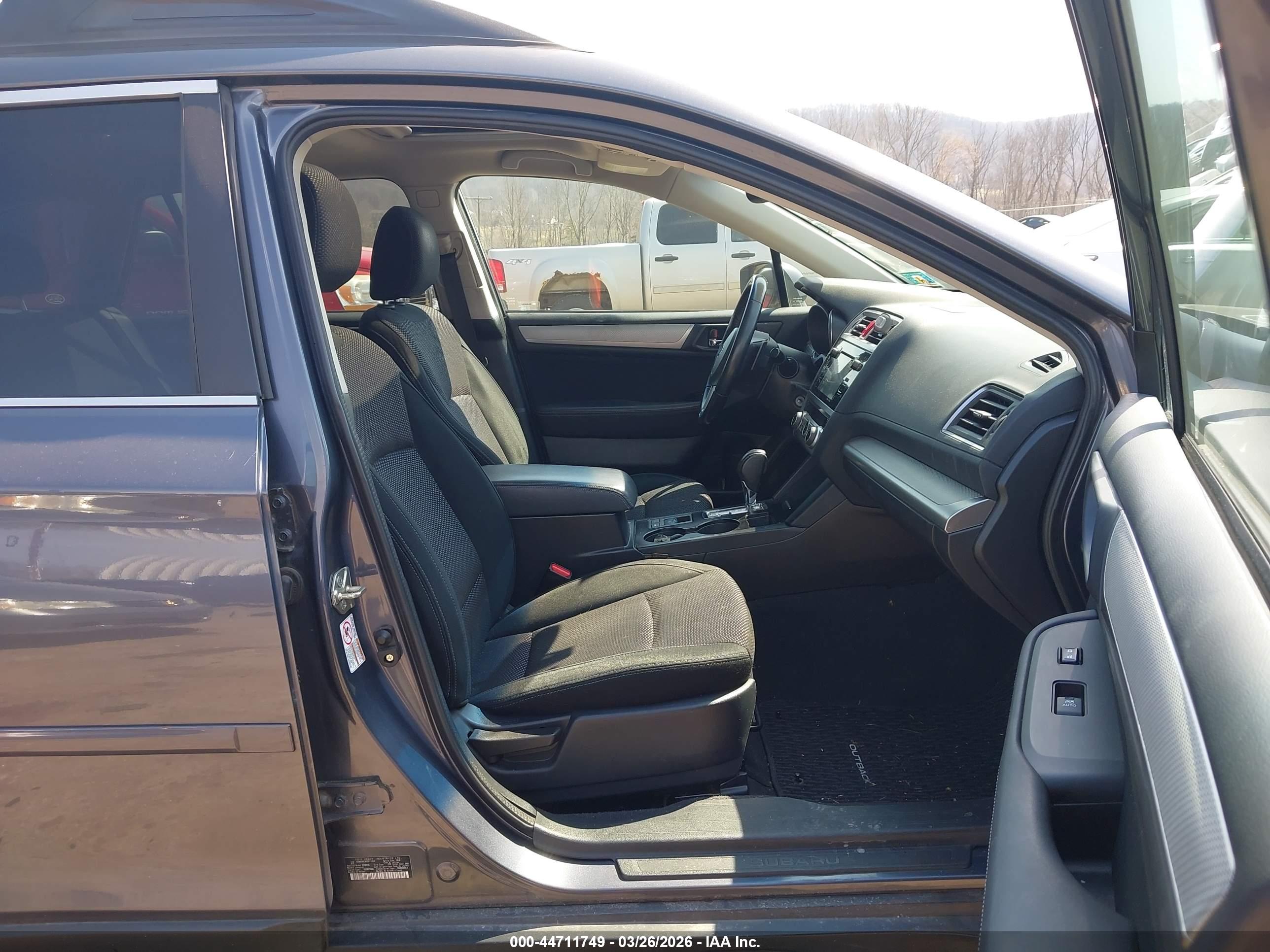 SUBARU OUTBACK image 5