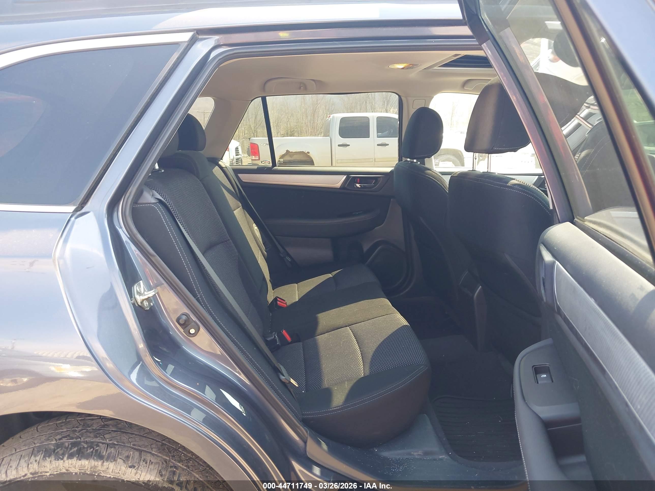 SUBARU OUTBACK image 8