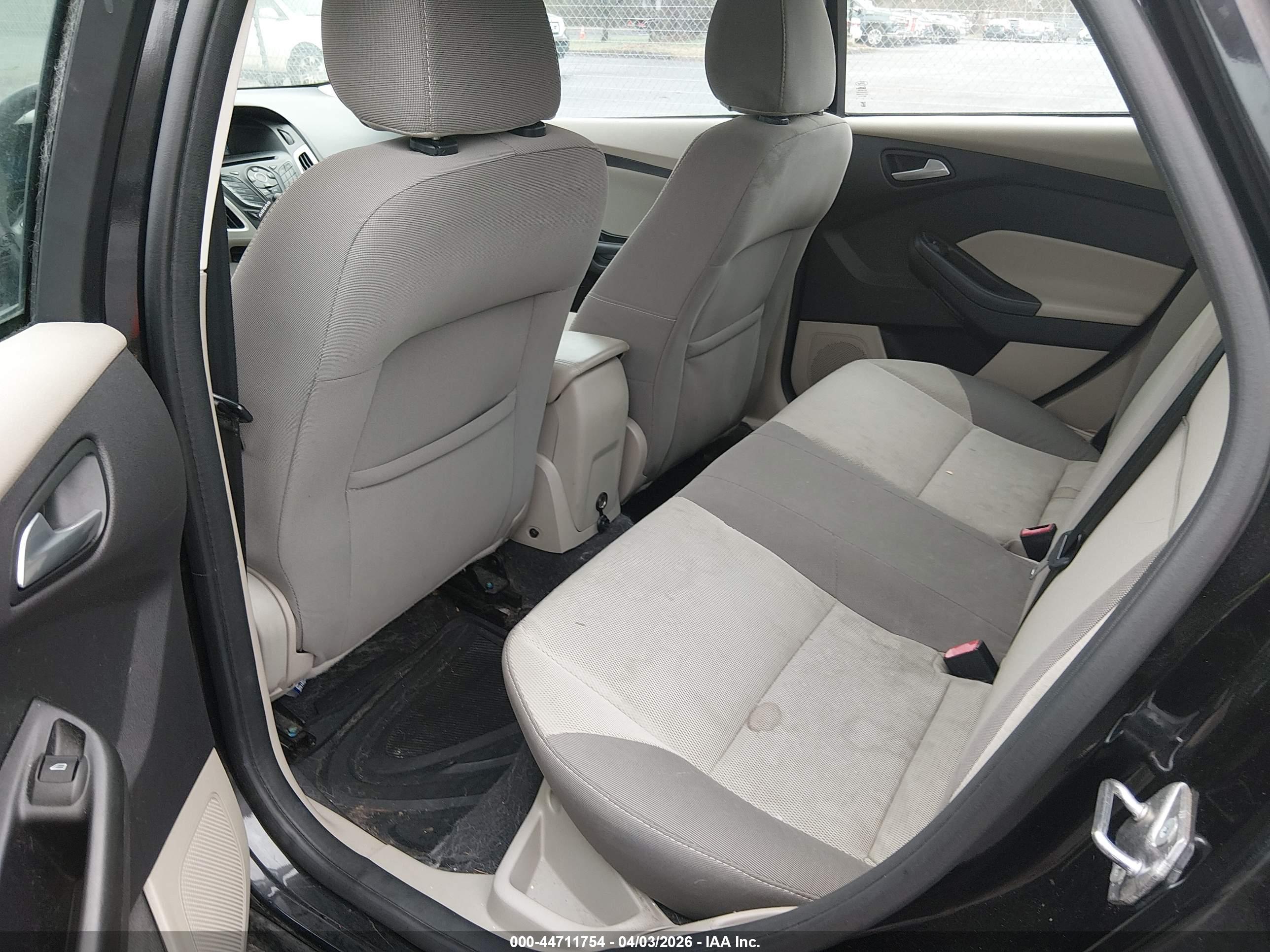 FORD FOCUS image 8