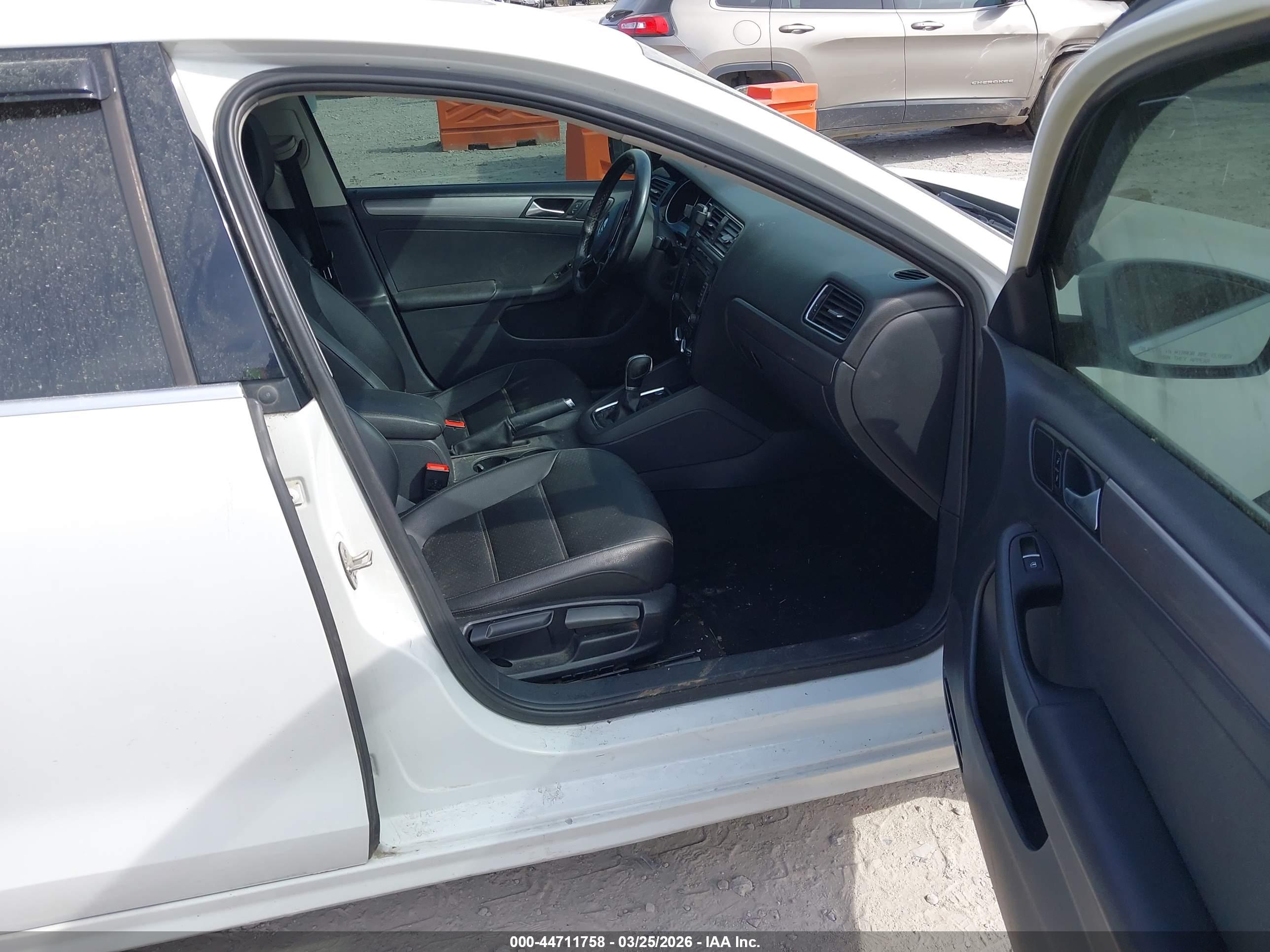 VOLKSWAGEN JETTA image 5