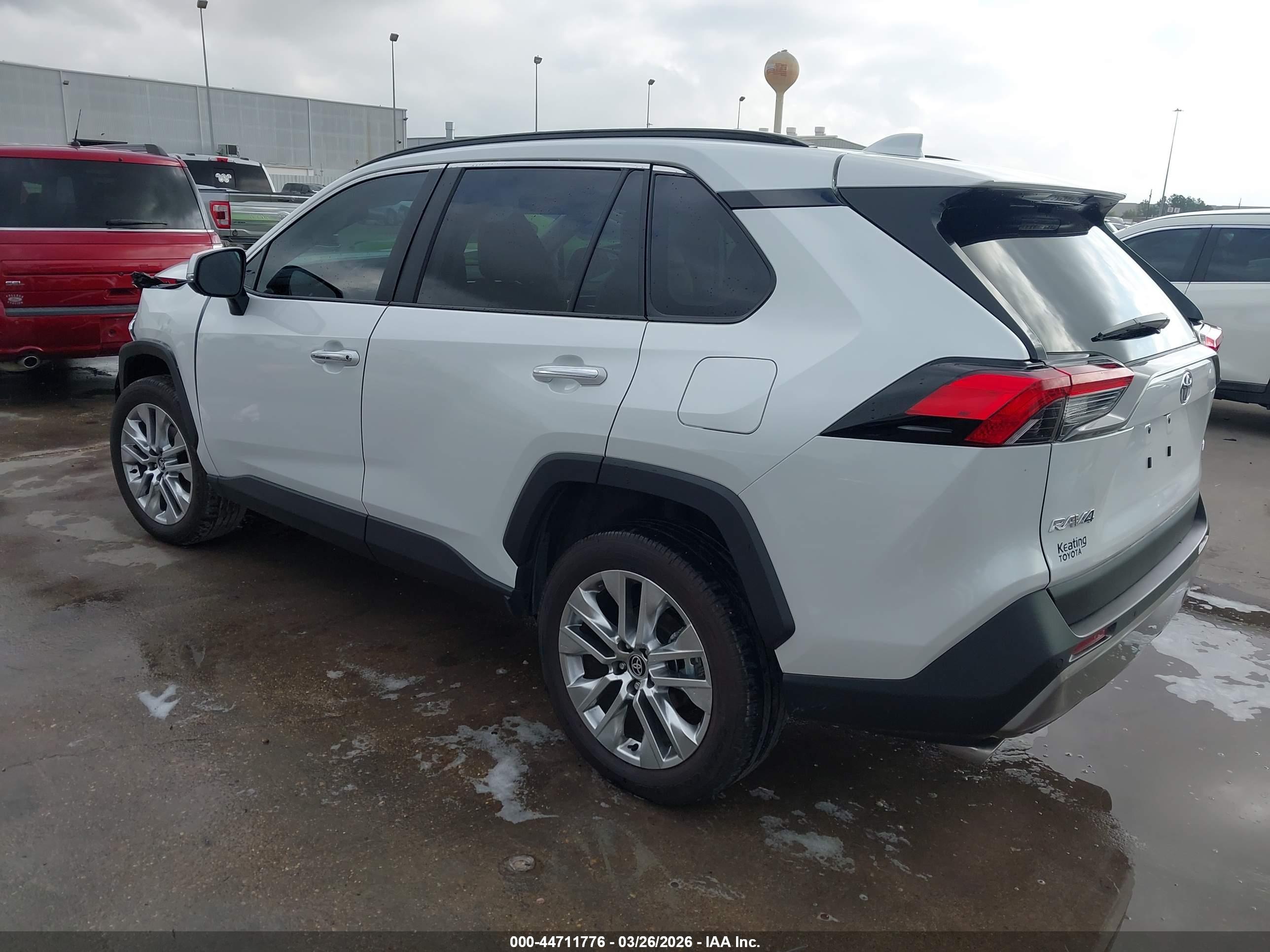 TOYOTA RAV4 image 3