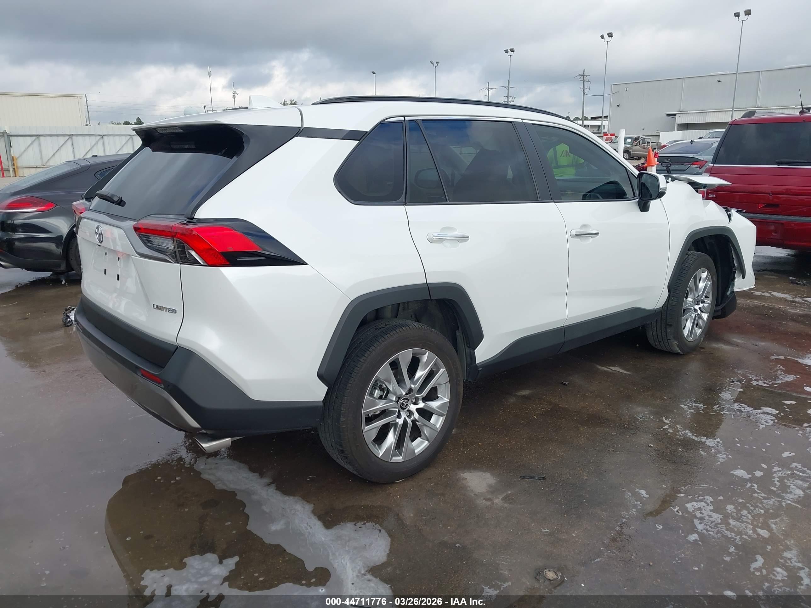 TOYOTA RAV4 image 4