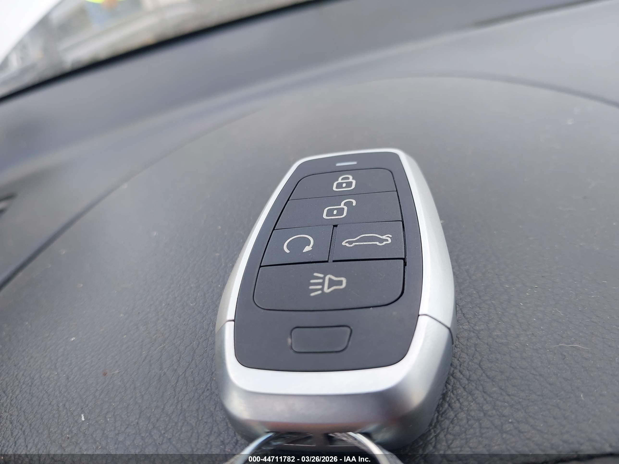 MITSUBISHI OUTLANDER image 11