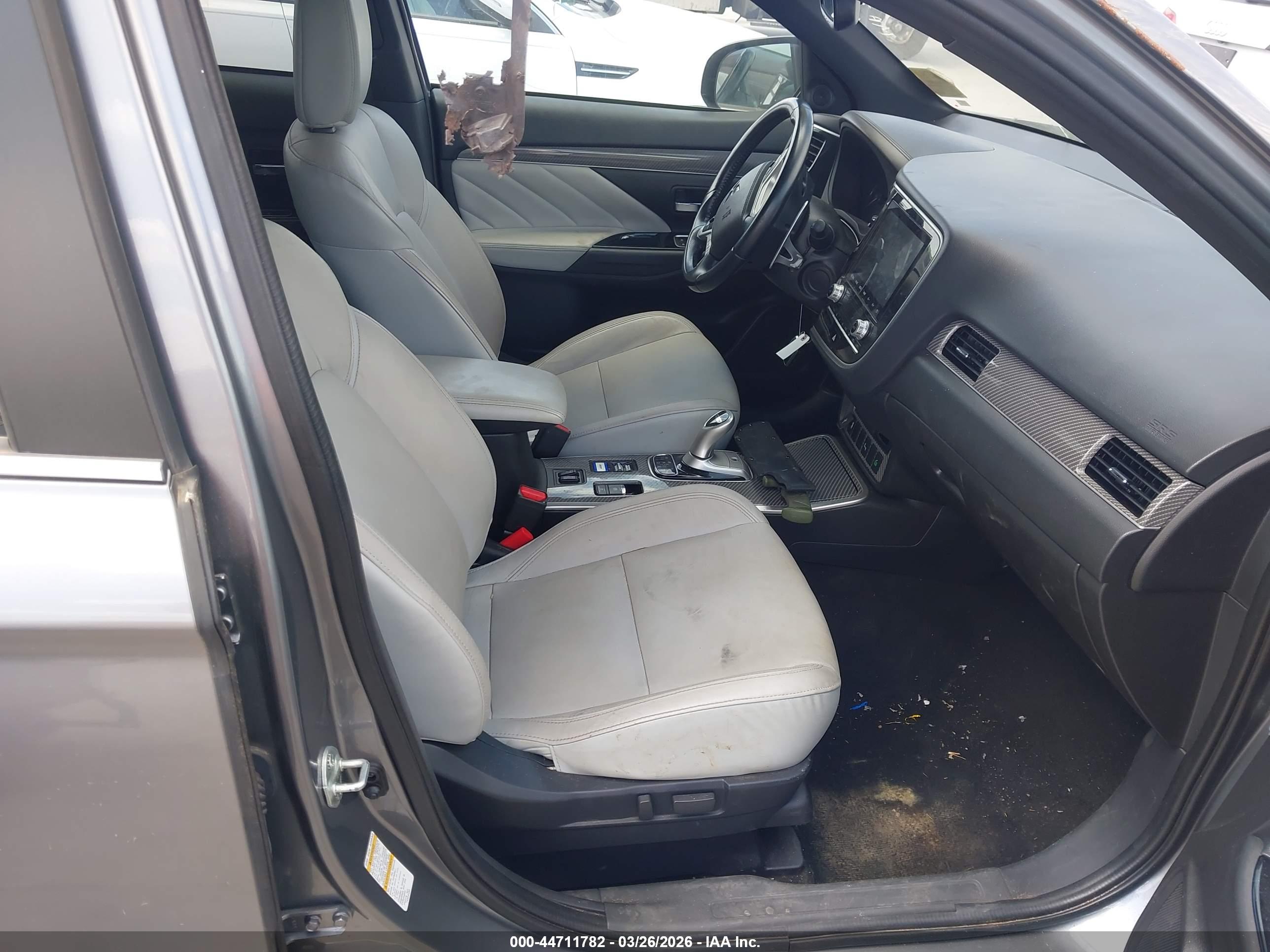 MITSUBISHI OUTLANDER image 5