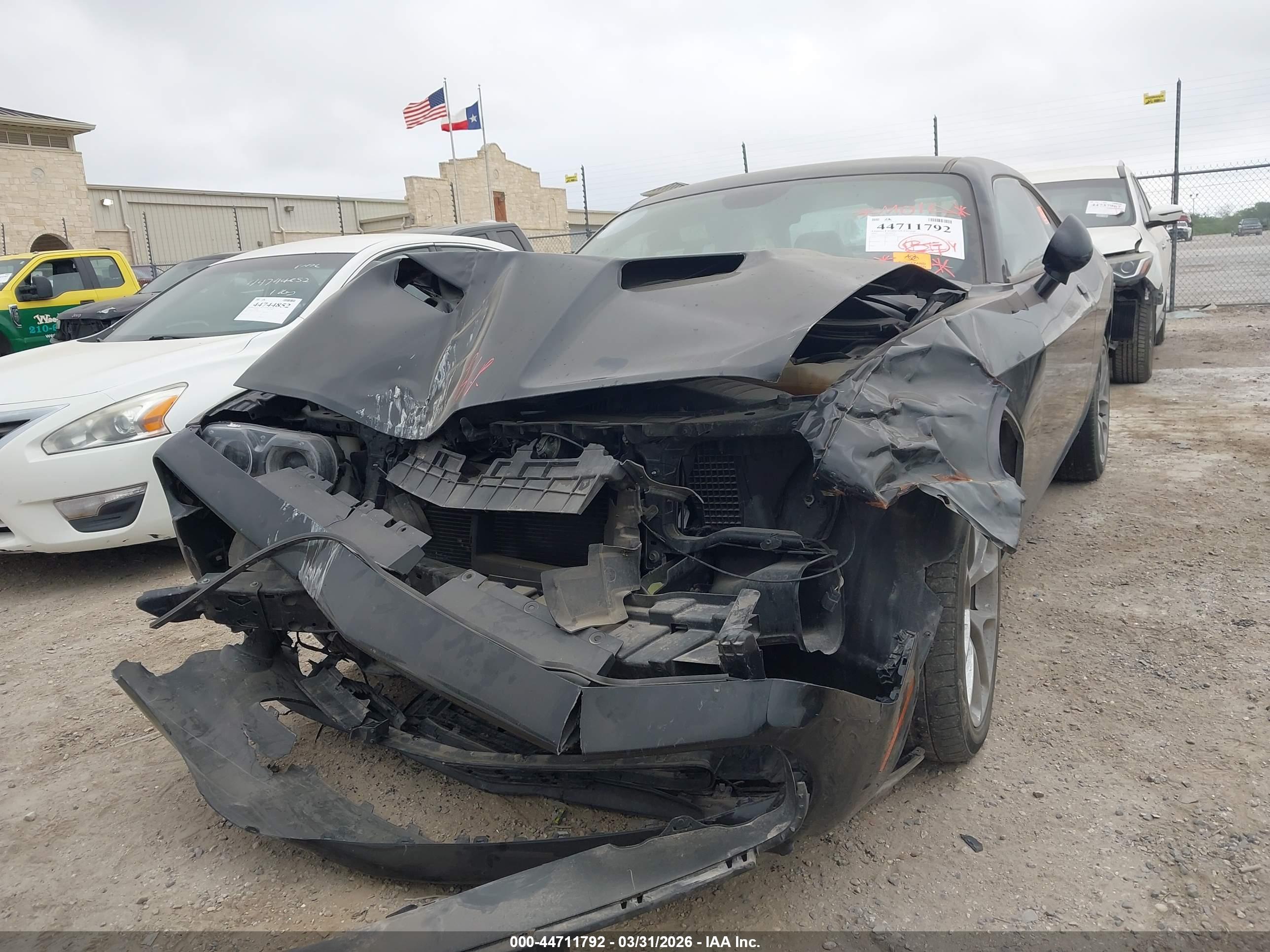 DODGE CHALLENGER image 6