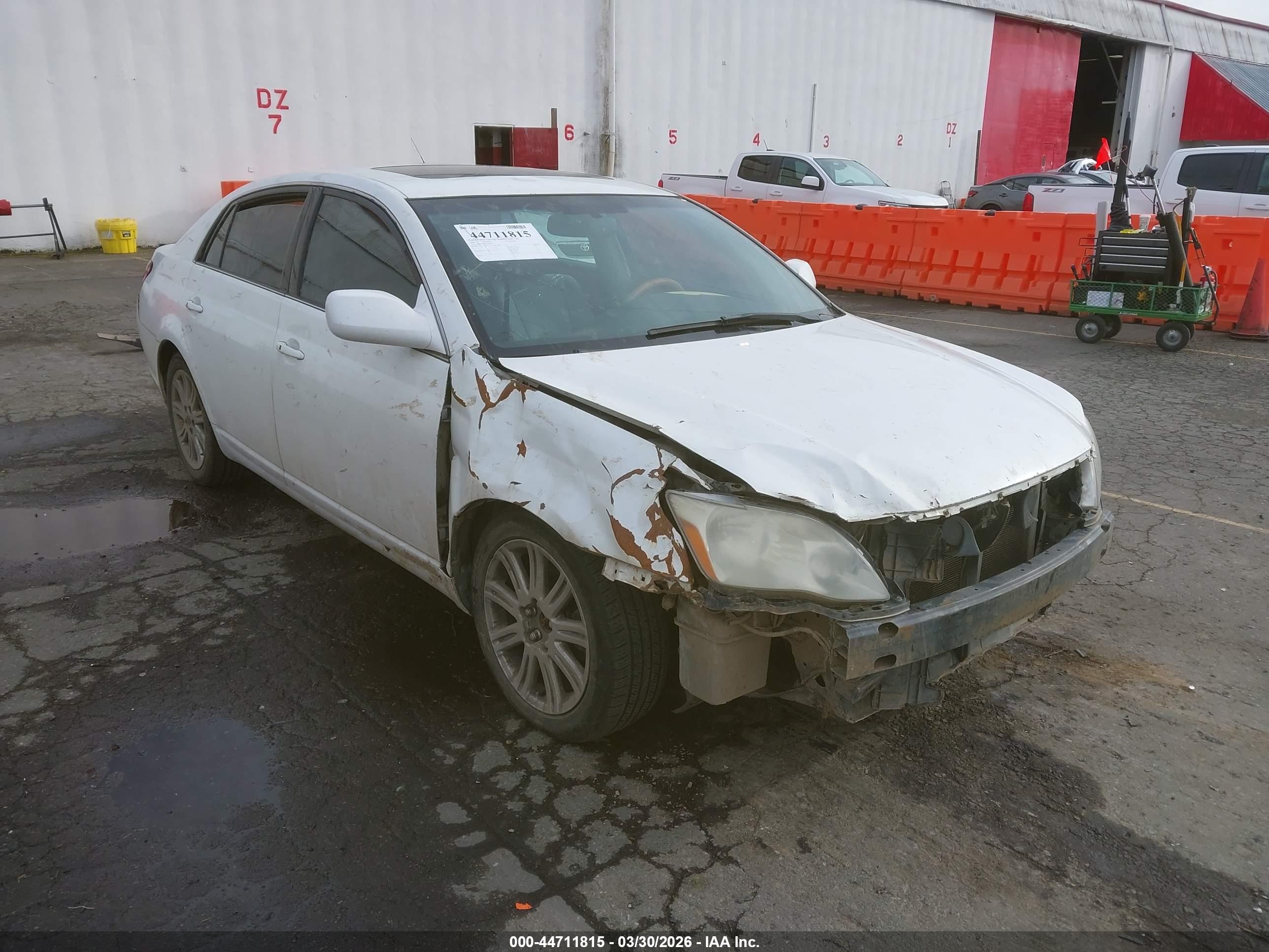 TOYOTA AVALON image 6