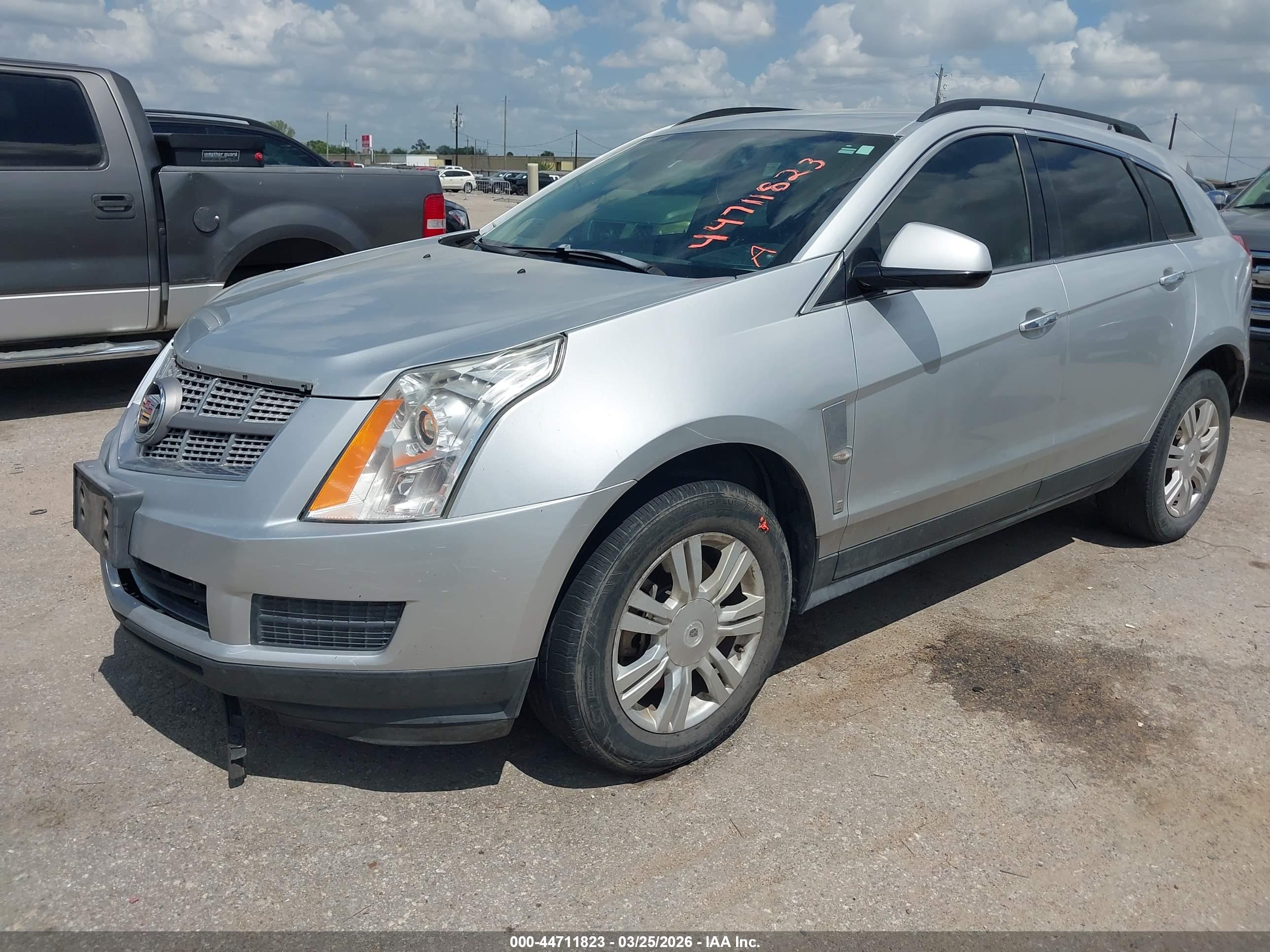 CADILLAC SRX image 2