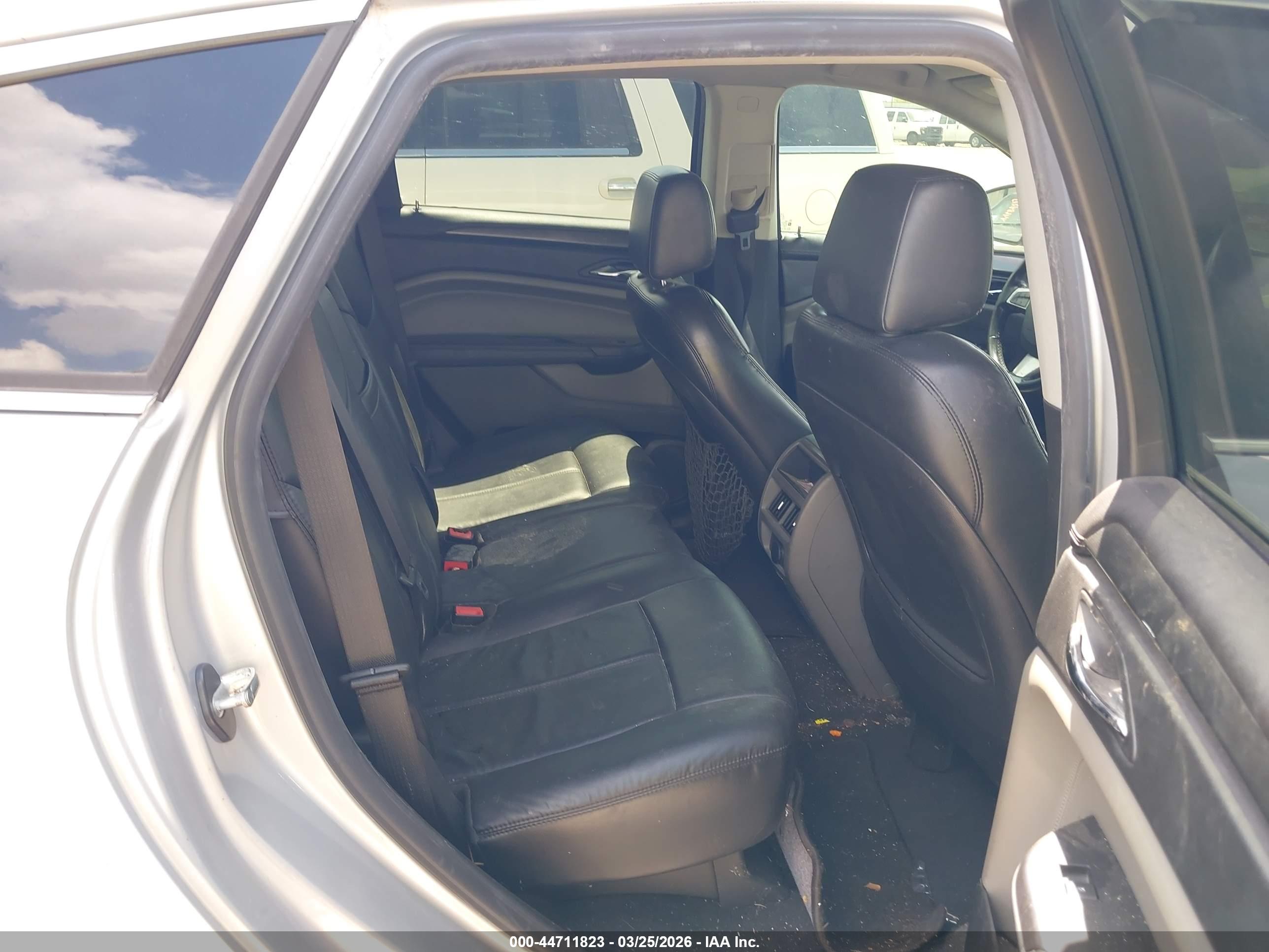 CADILLAC SRX image 8