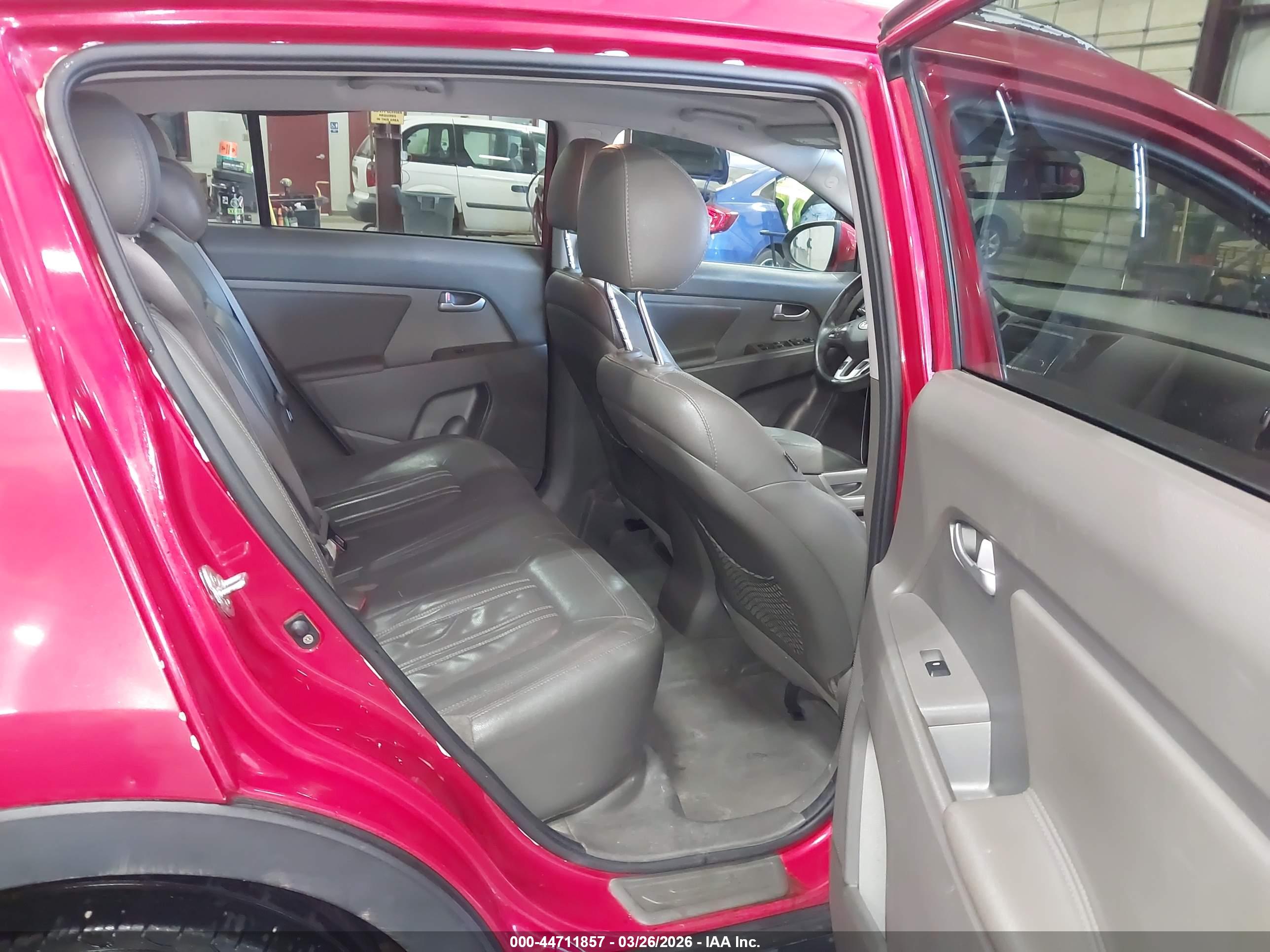 KIA SPORTAGE image 8
