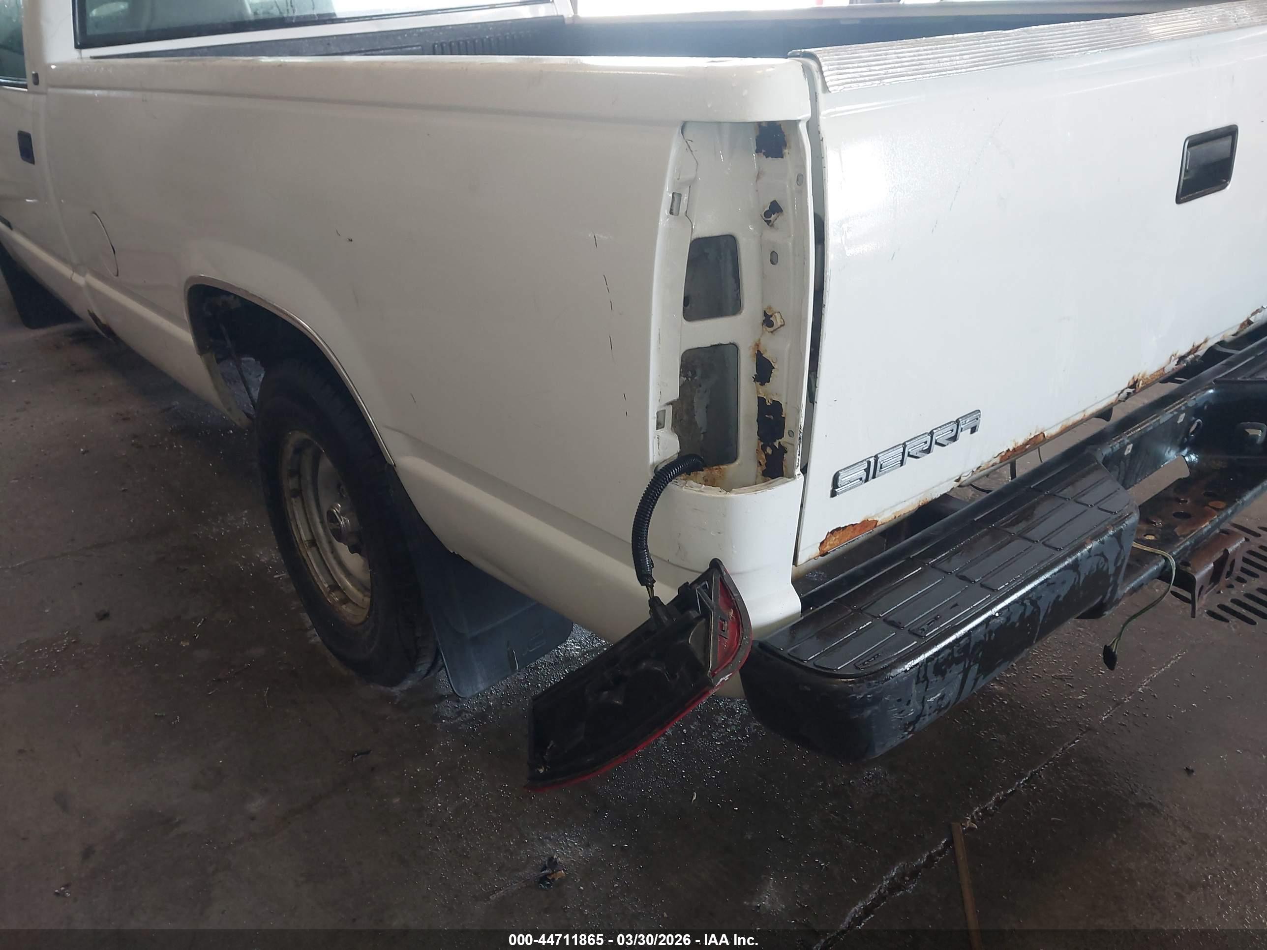 GMC SIERRA image 6