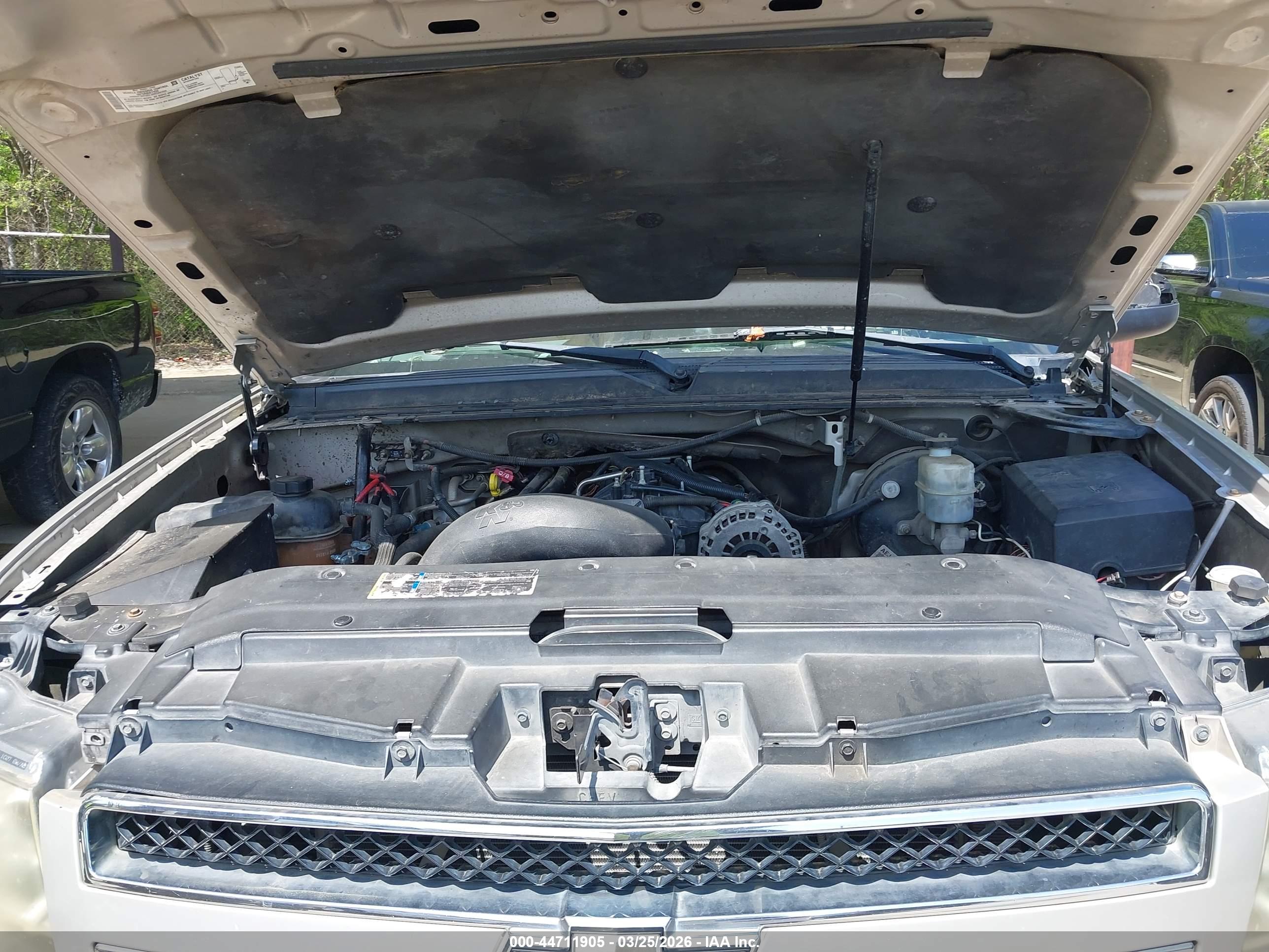 CHEVROLET TAHOE image 10