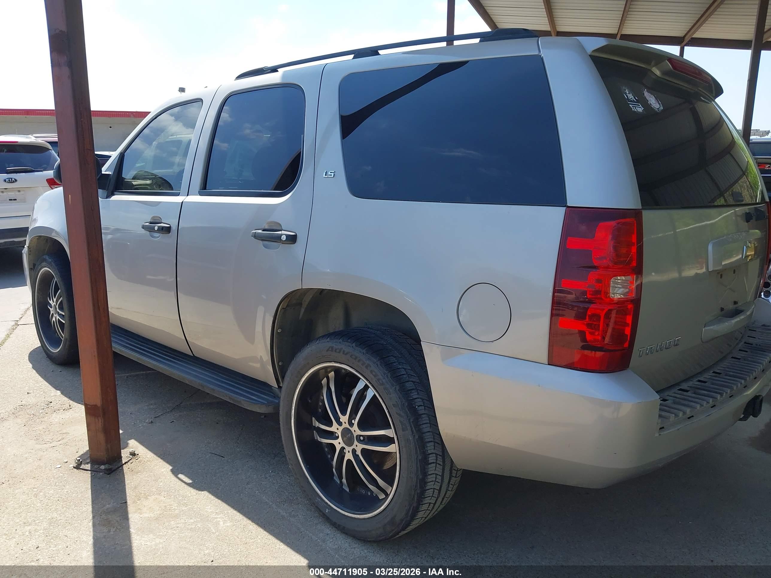 CHEVROLET TAHOE image 3