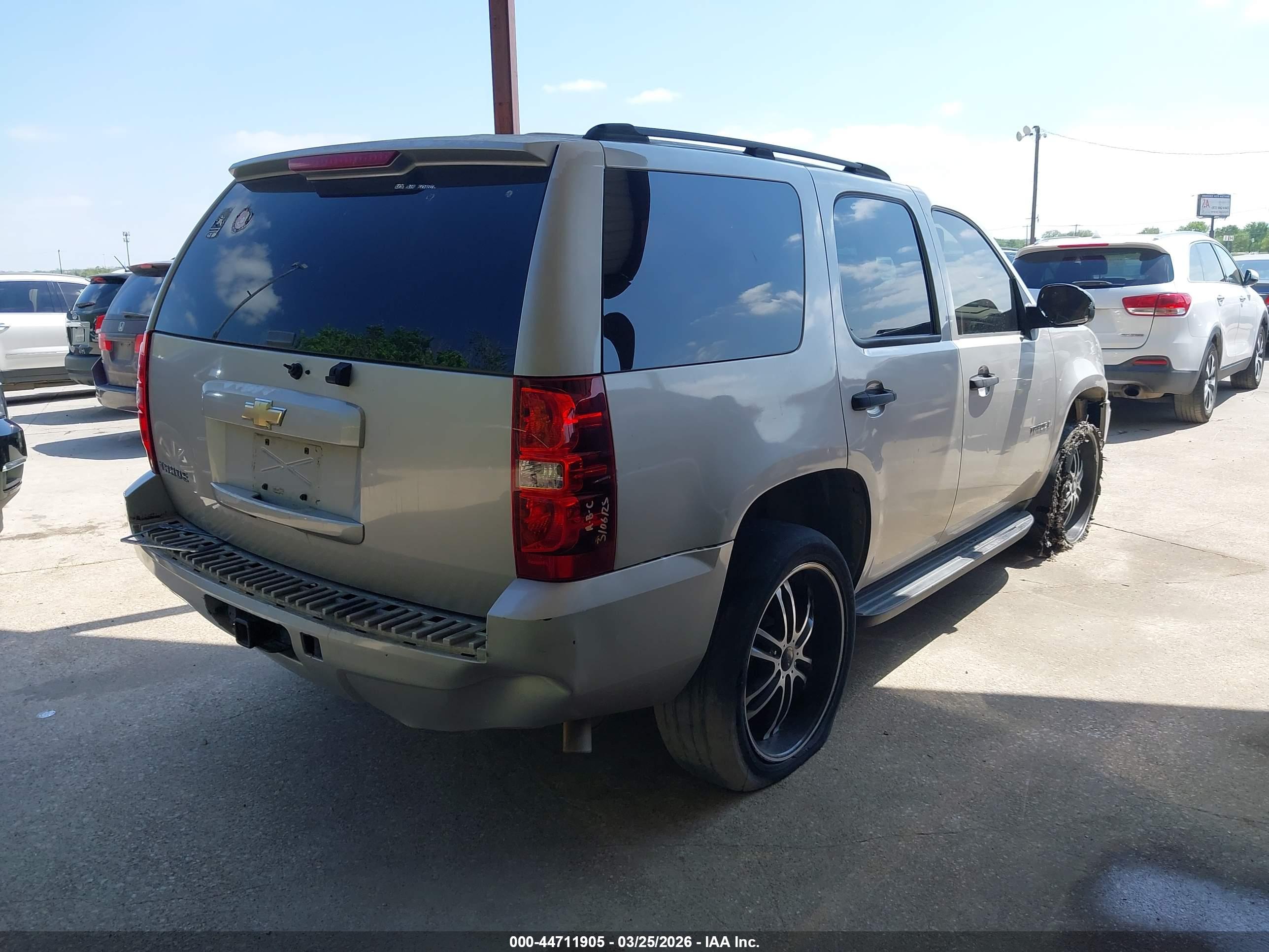 CHEVROLET TAHOE image 4